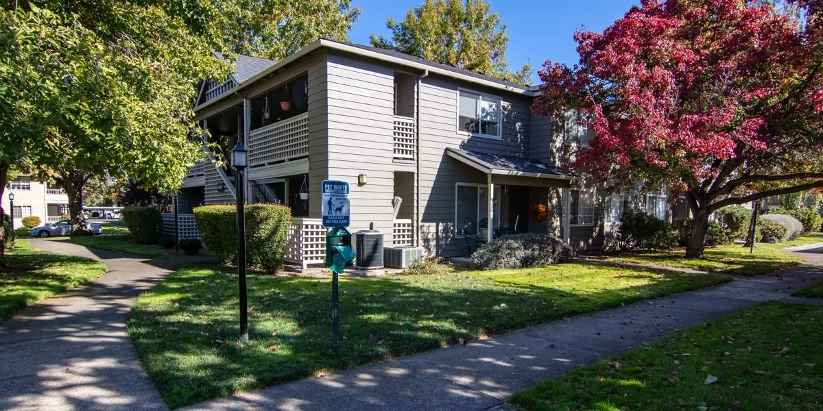 poplar village-medford oregon
