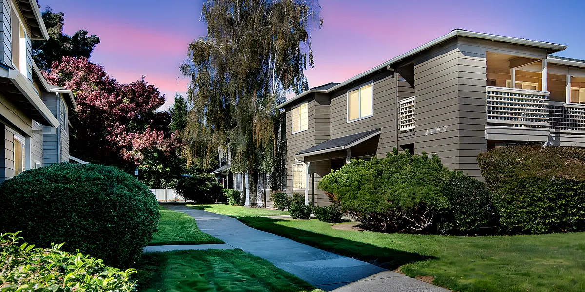 Poplar Village Apartments - Medford Oregon