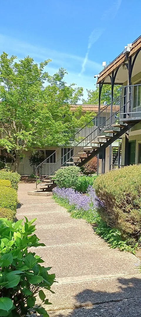 JADE WEST APARTMENTS - EUGENE OREGON