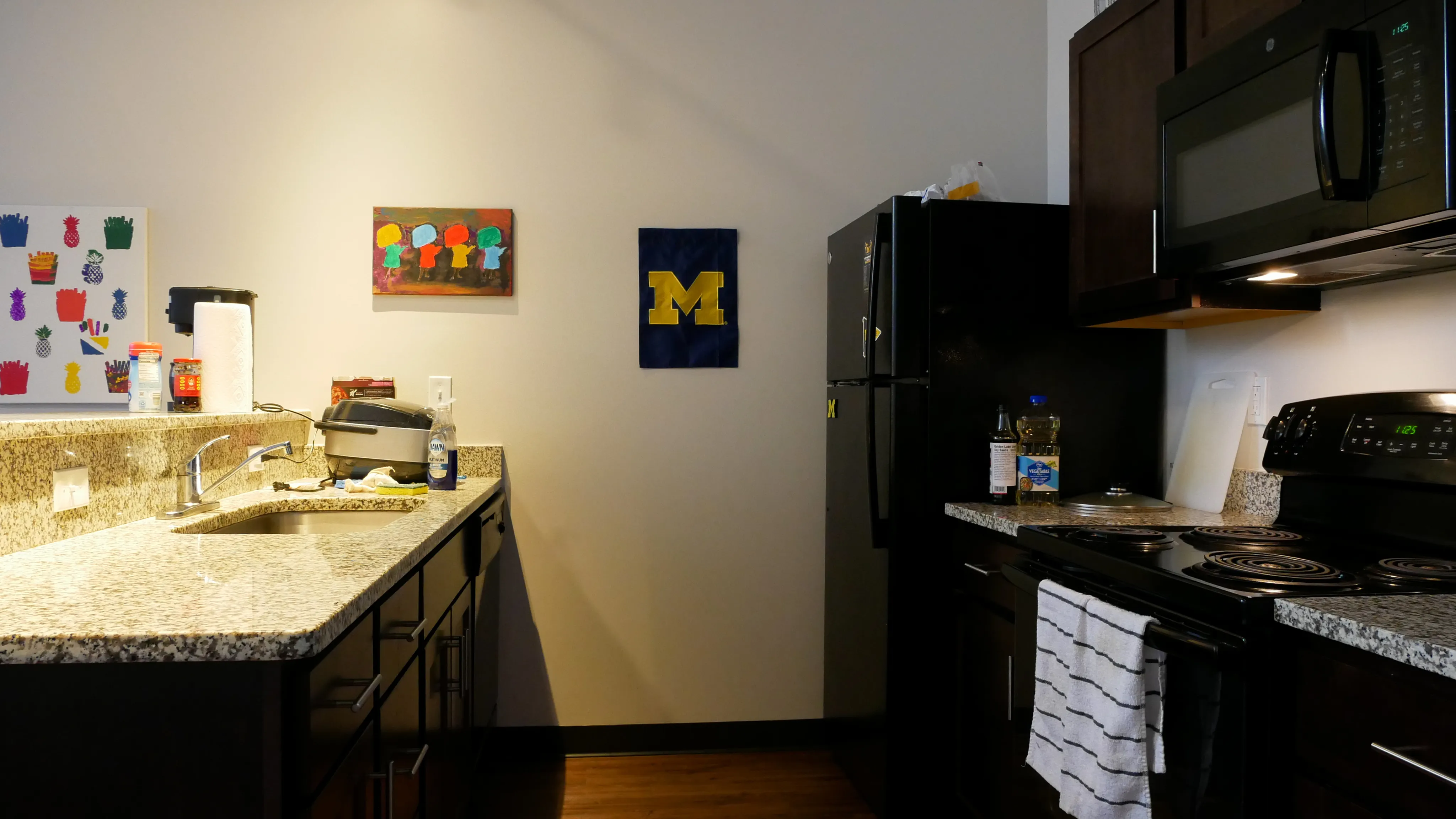 Shared Single Loft Deluxe Kitchen | The Union at Dearborn | Dearborn Apartments
