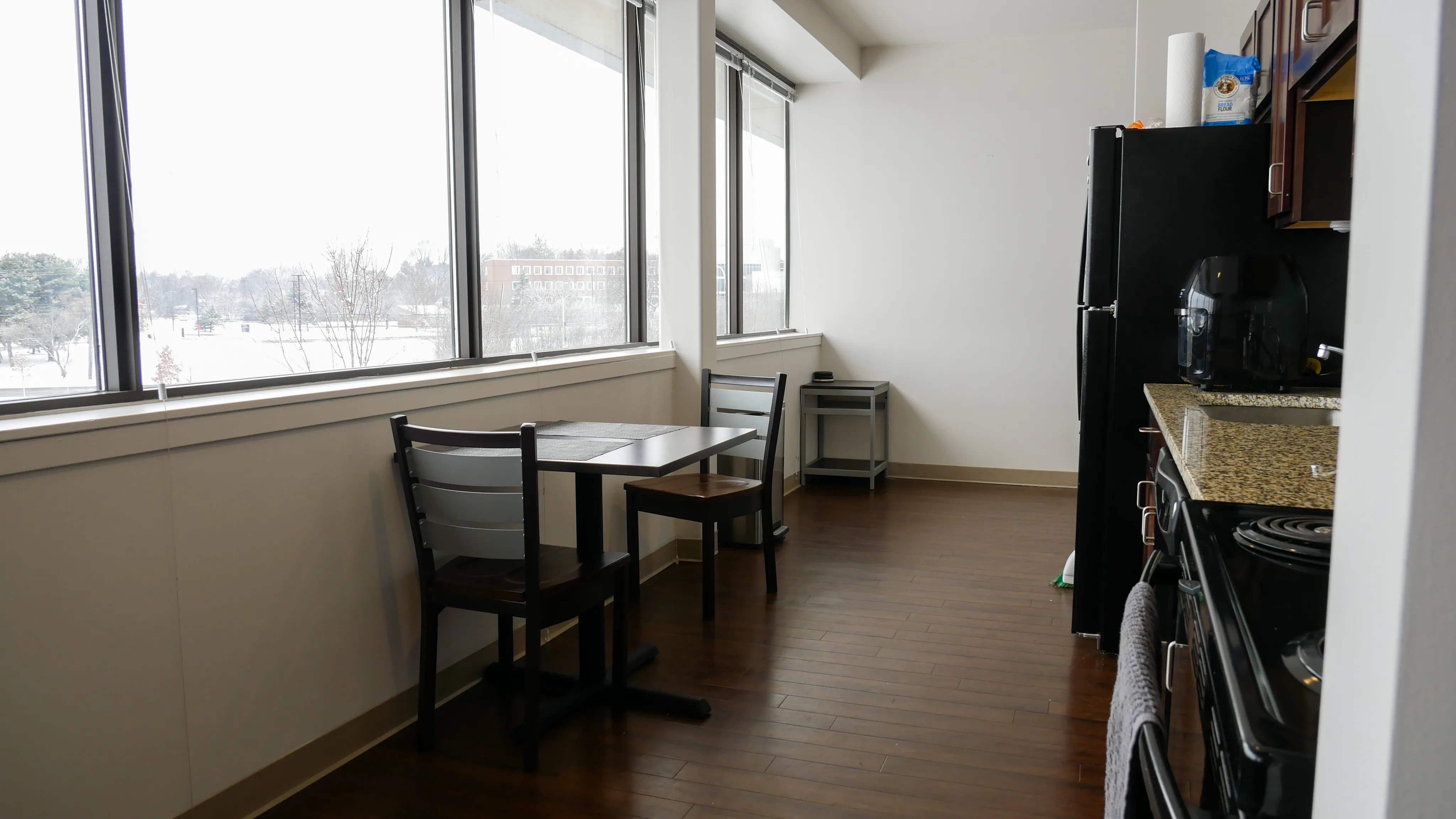 Loft Studio DLX Dining | The Union at Dearborn | Dearborn Apartments