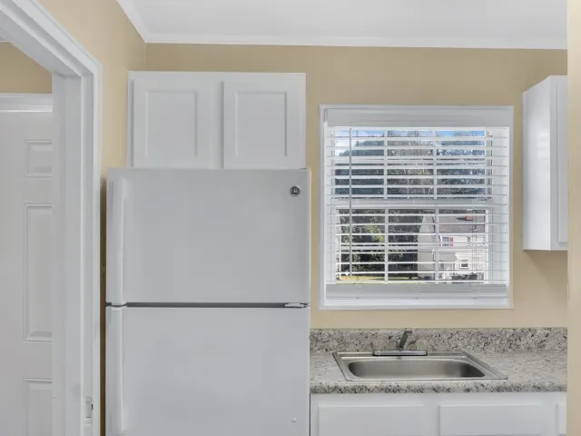 View Photos Colonial Court Apartments