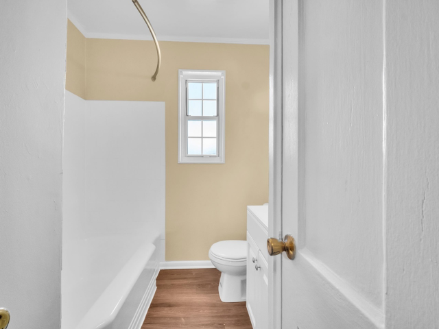 View Photos Colonial Court Apartments