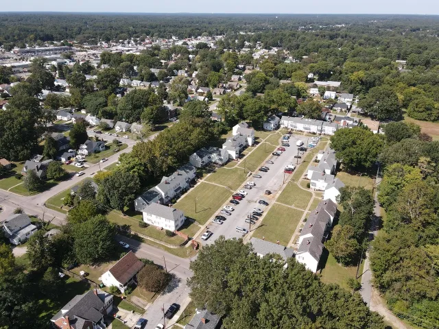 View Photos Colonial Court Apartments