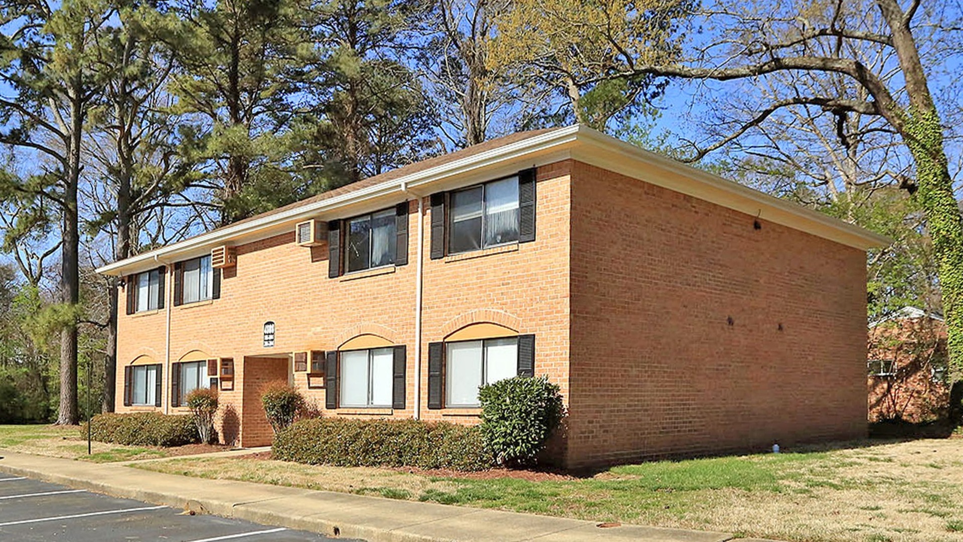 Dwell in Chic's Beach Apartments In Virginia Beach, VA