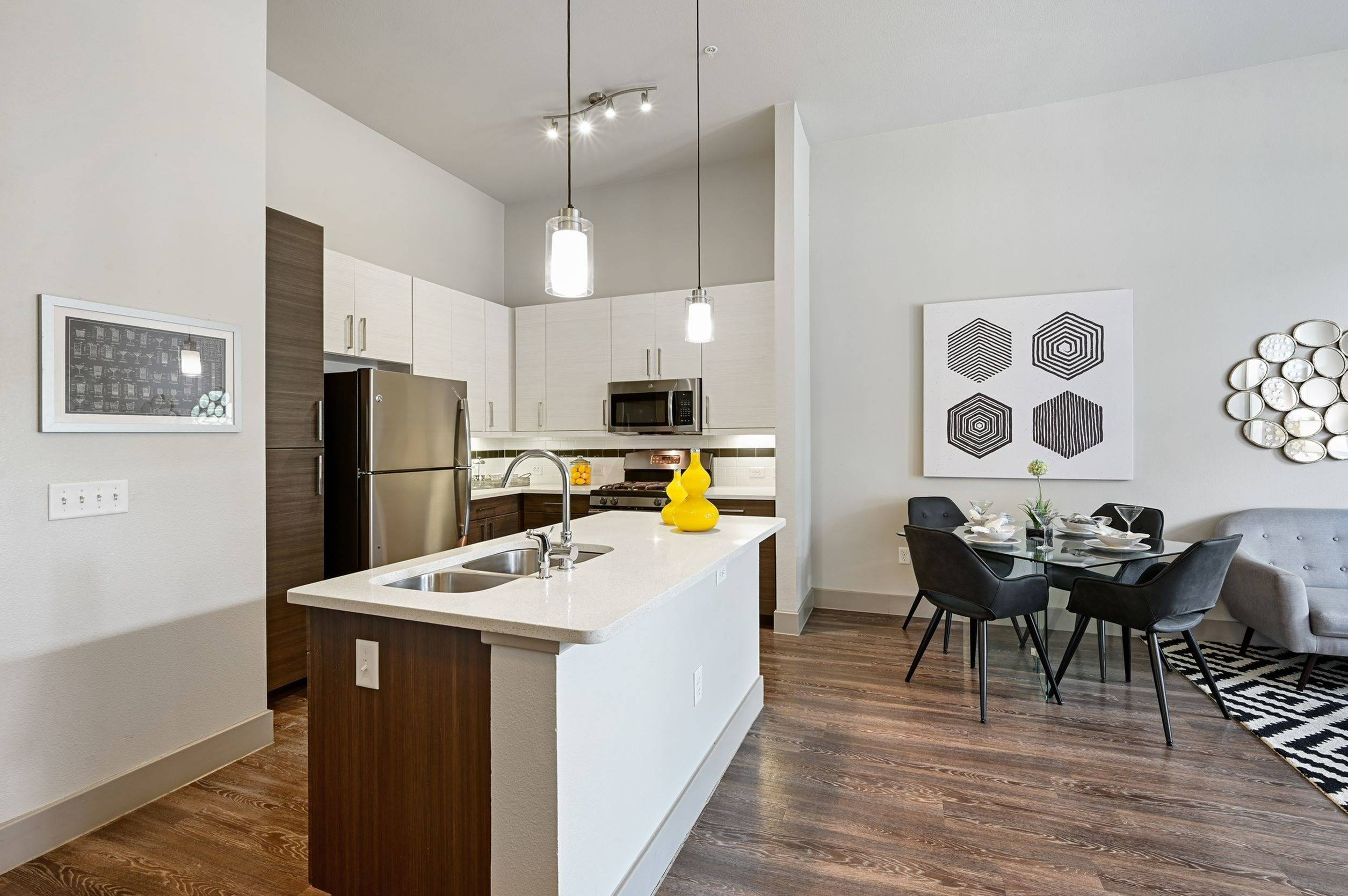 View Photos Vargos on the Lake