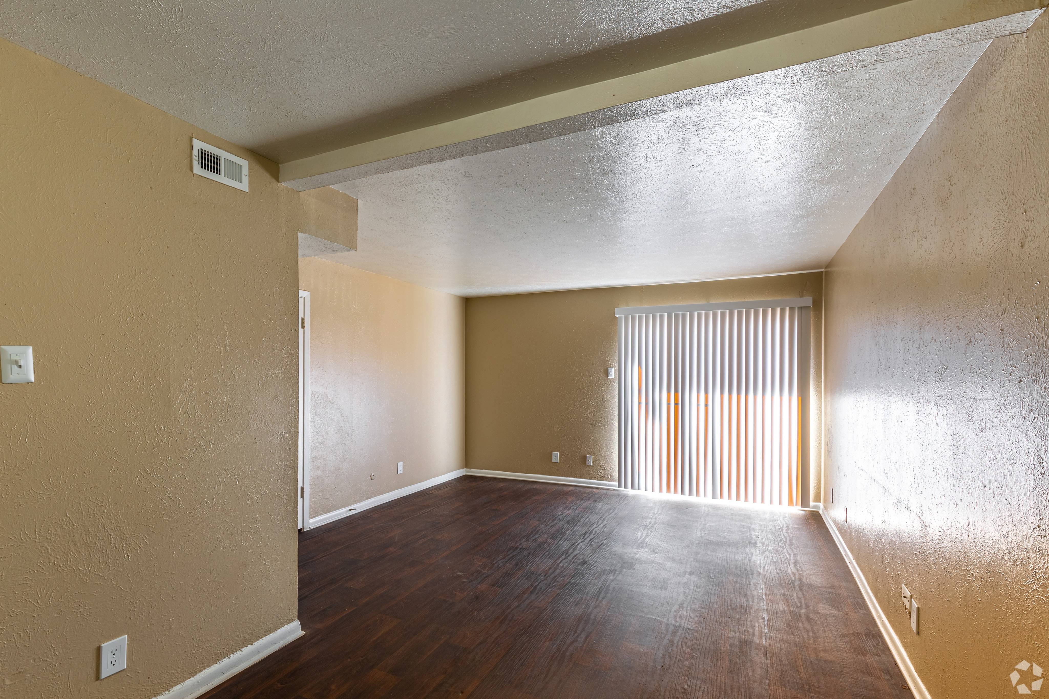 View Photos Villas Del Rey Apartments