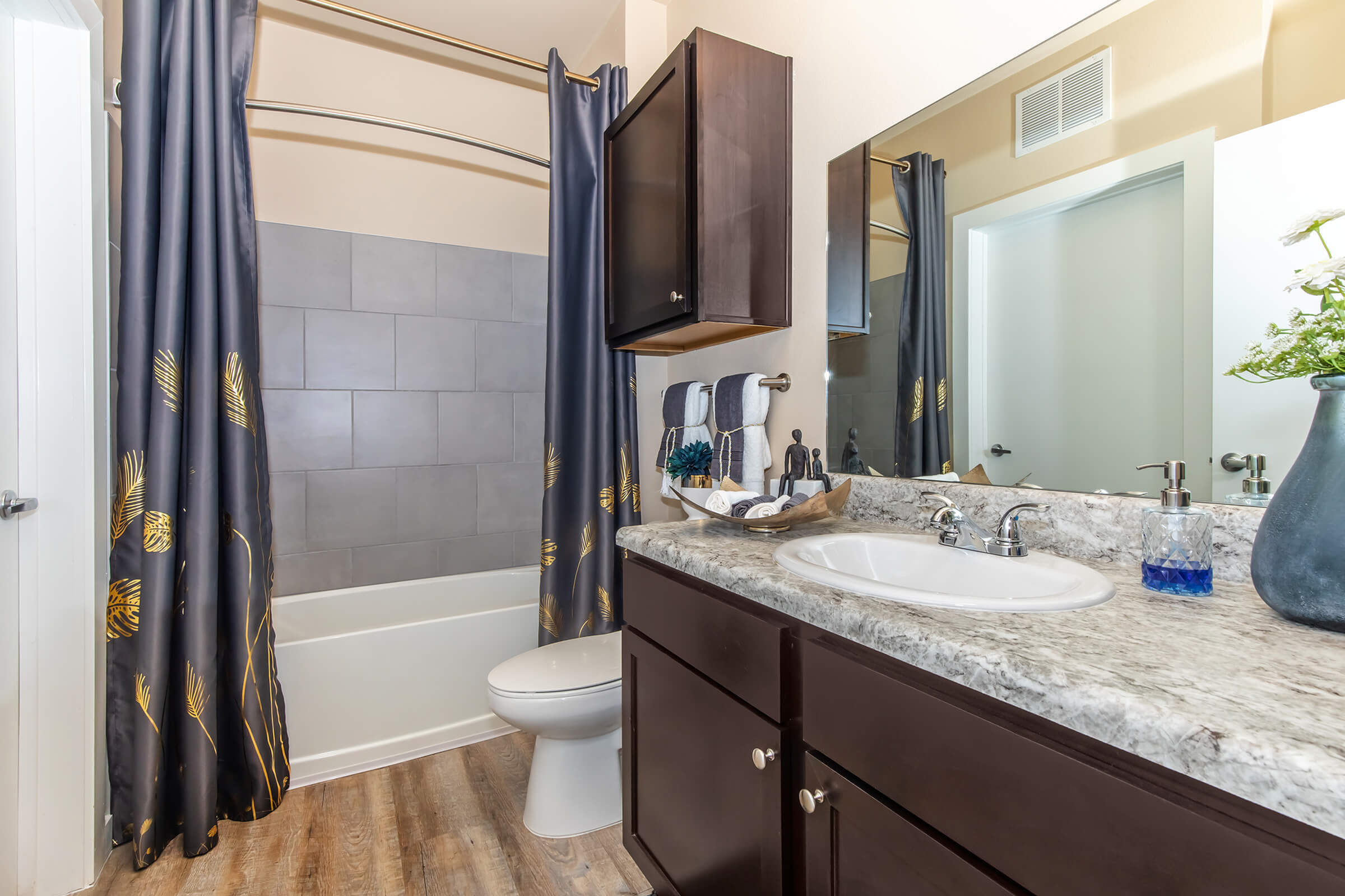 B Floor Plan, Bathroom