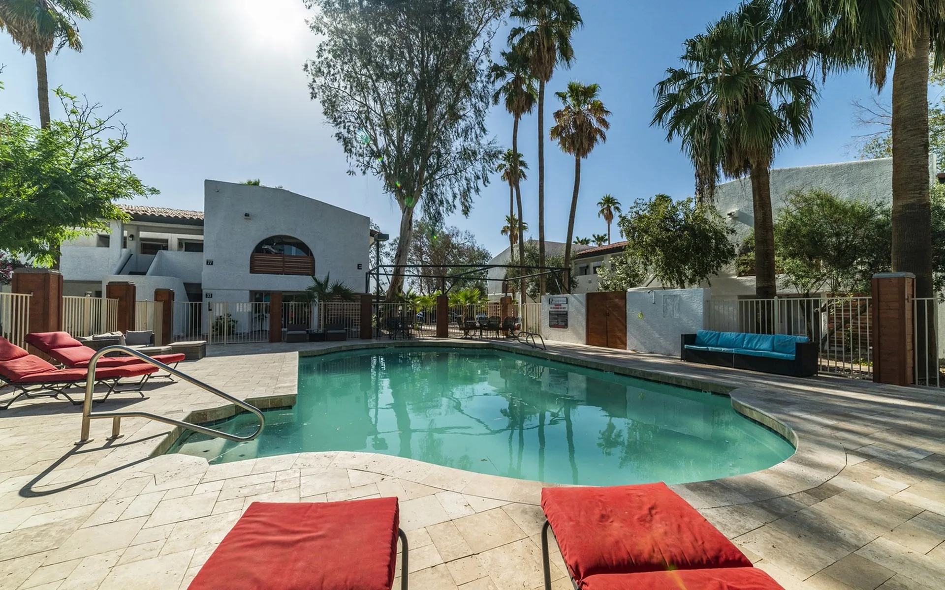 Avenida Pool