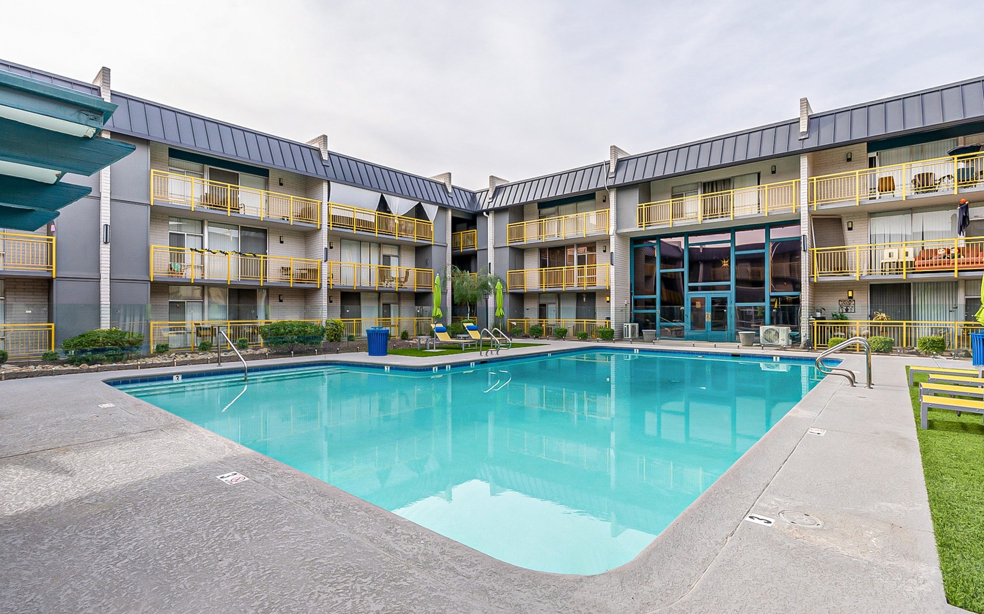 avenue 19 pool