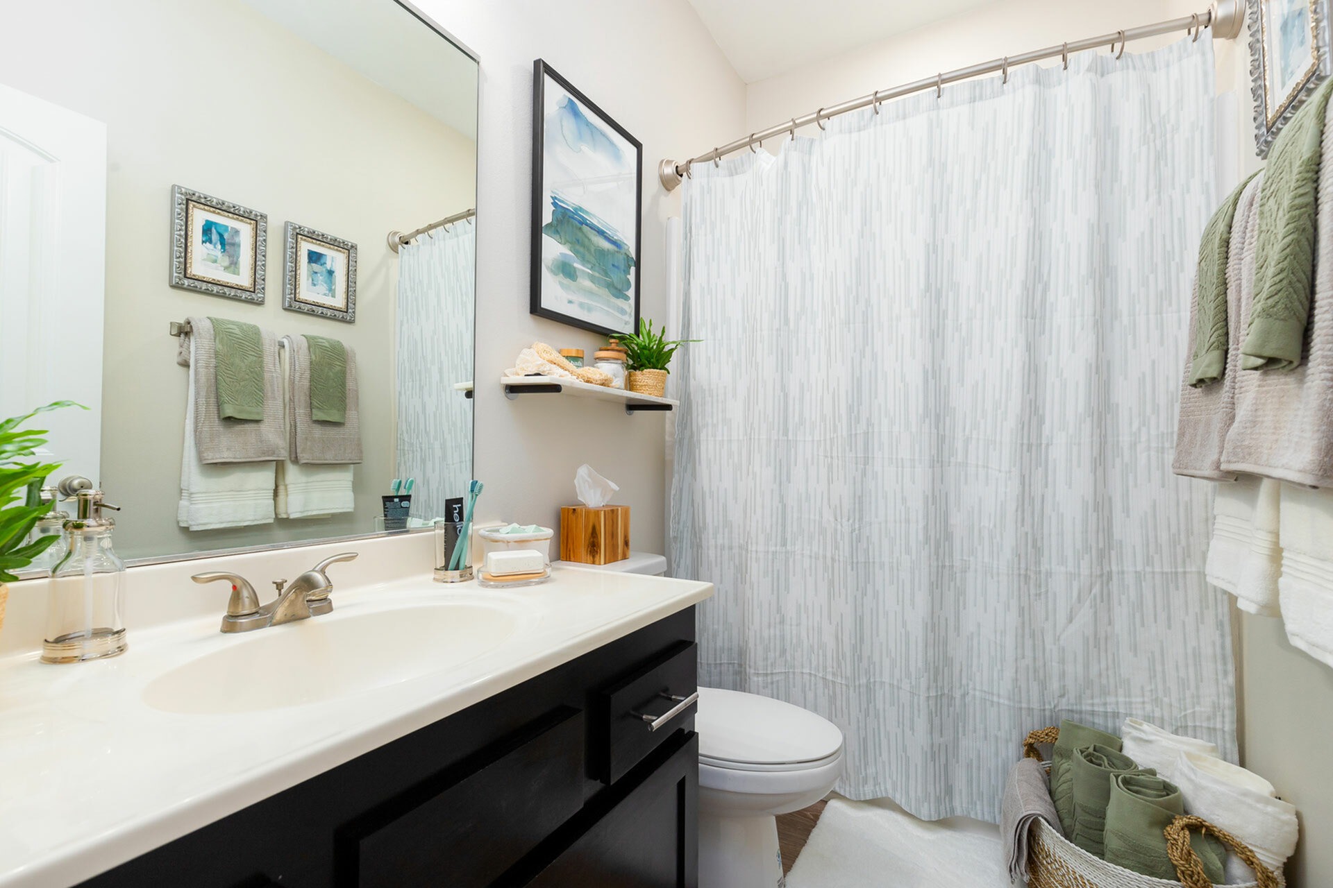 Photos & Tour Seaglass Apartments in Corpus Christi