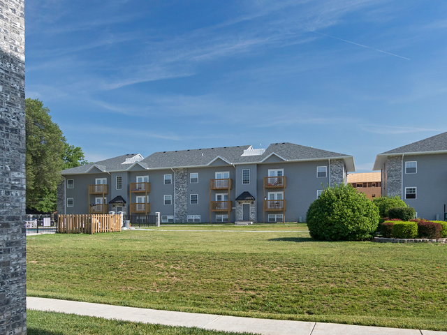 View Photos & Take A Virtual Tour | Concord Manor Apartments