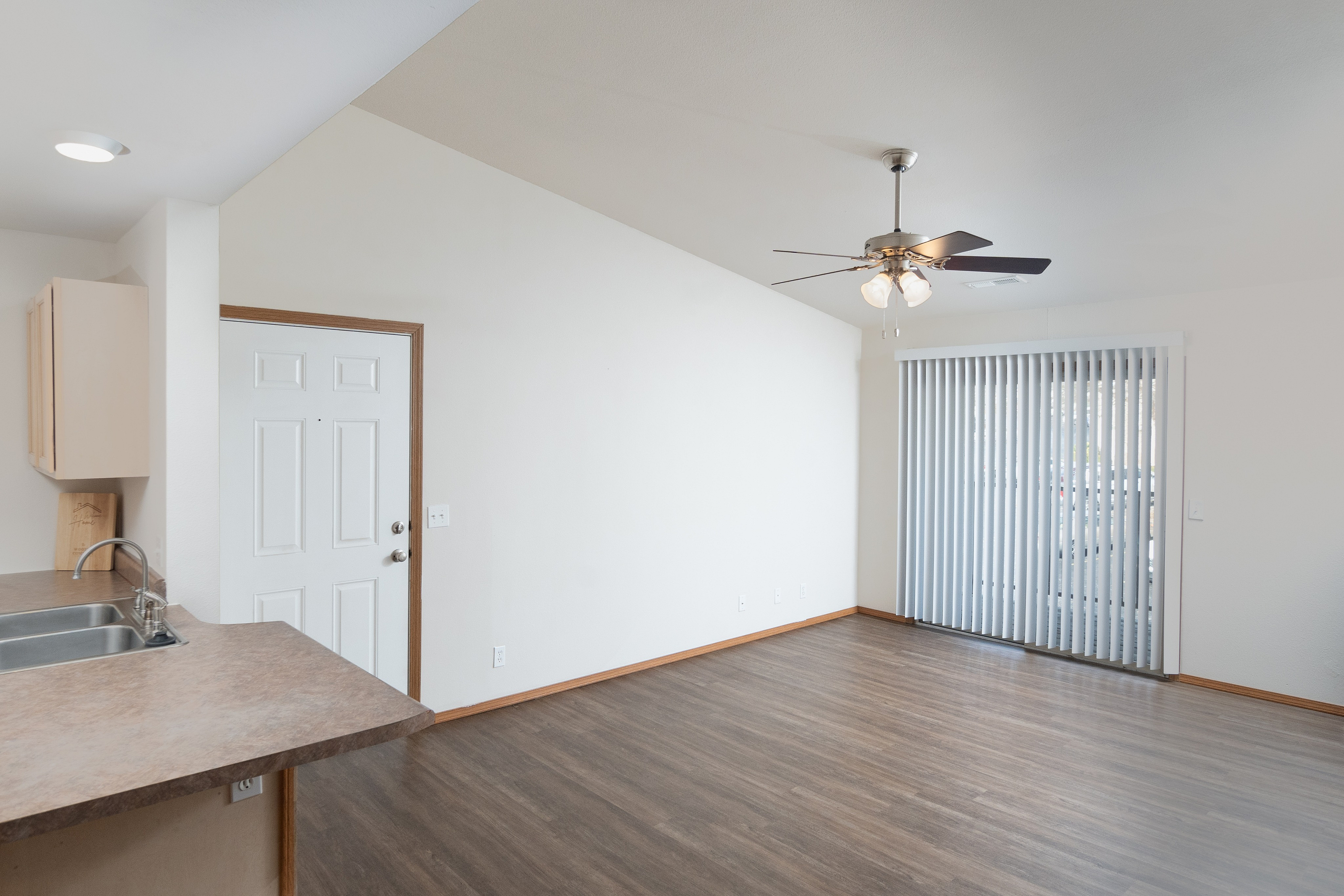 Lakewood Village Photos & Tours | Apartments Springfield MO