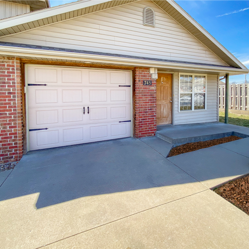 Oakwood Heights Apartments In Republic, MO