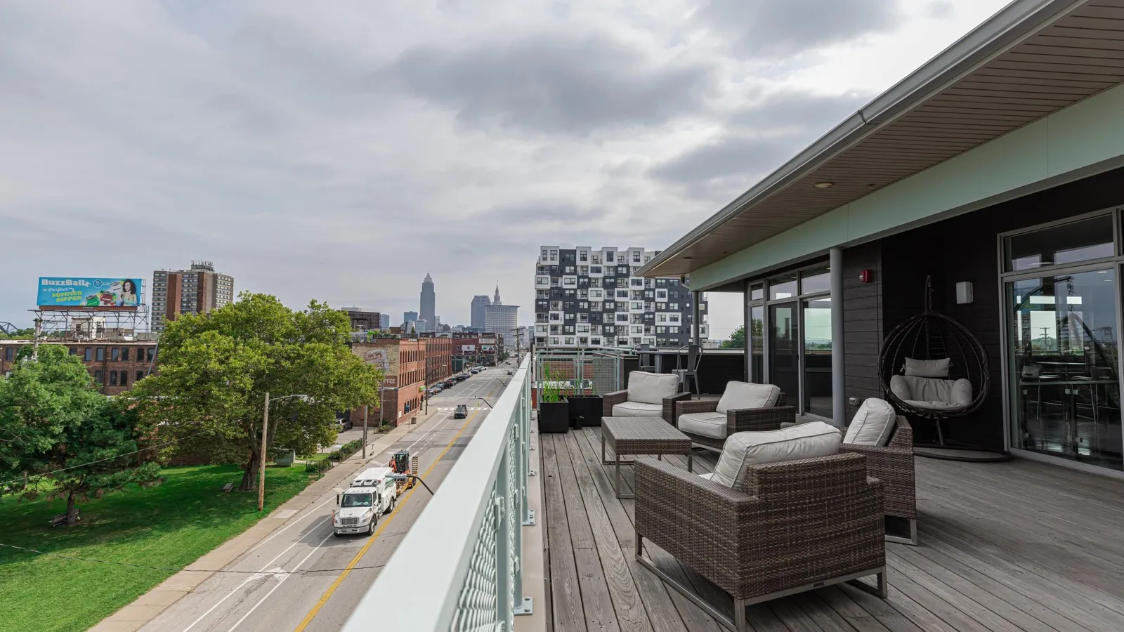 32 West Sky Lounge