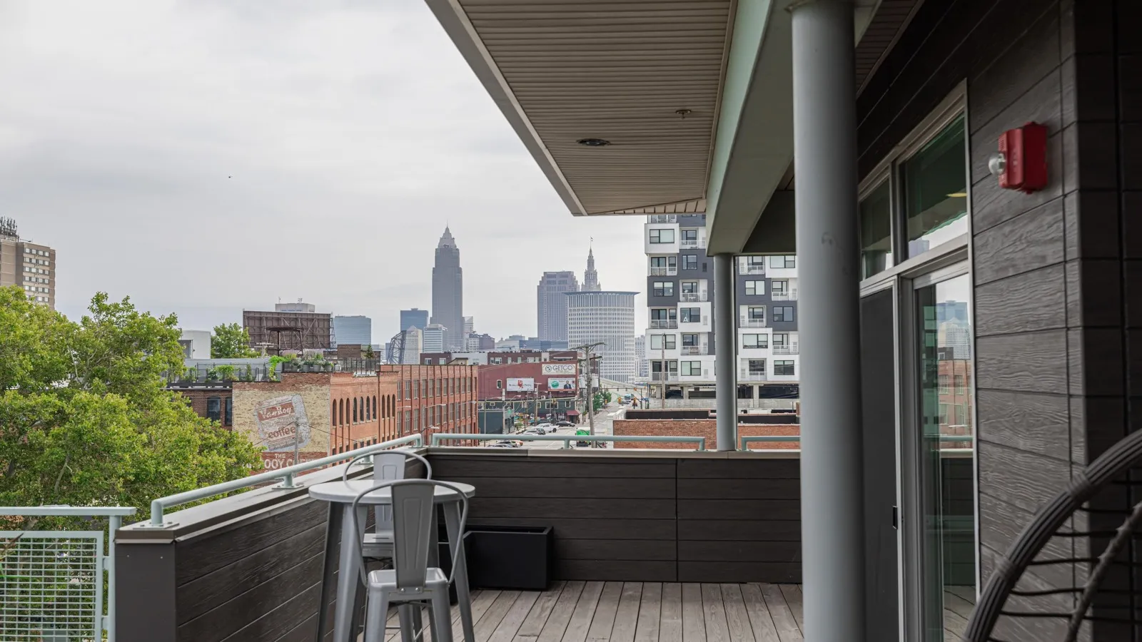 32 West Sky Lounge
