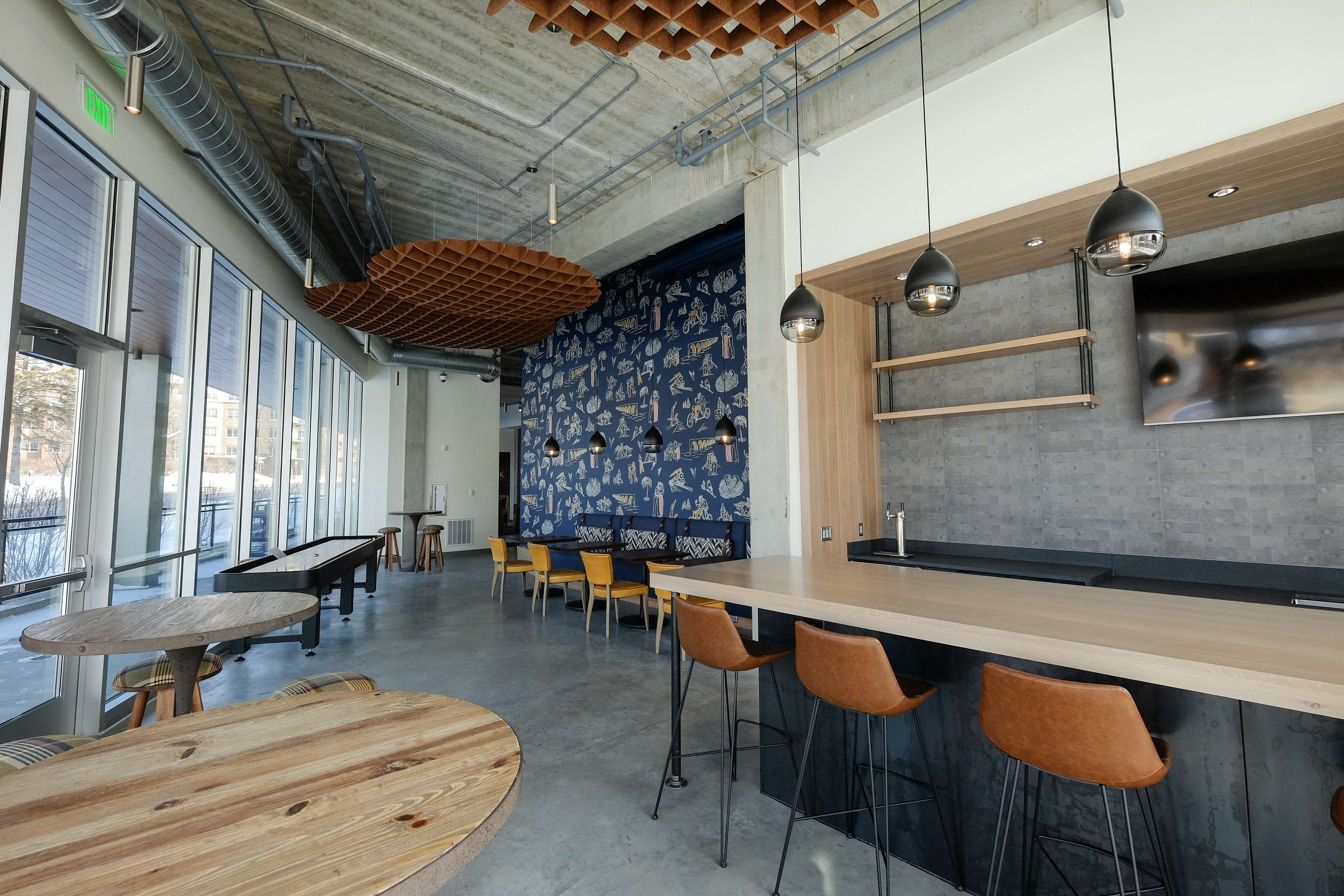 Lobby Pub for rent