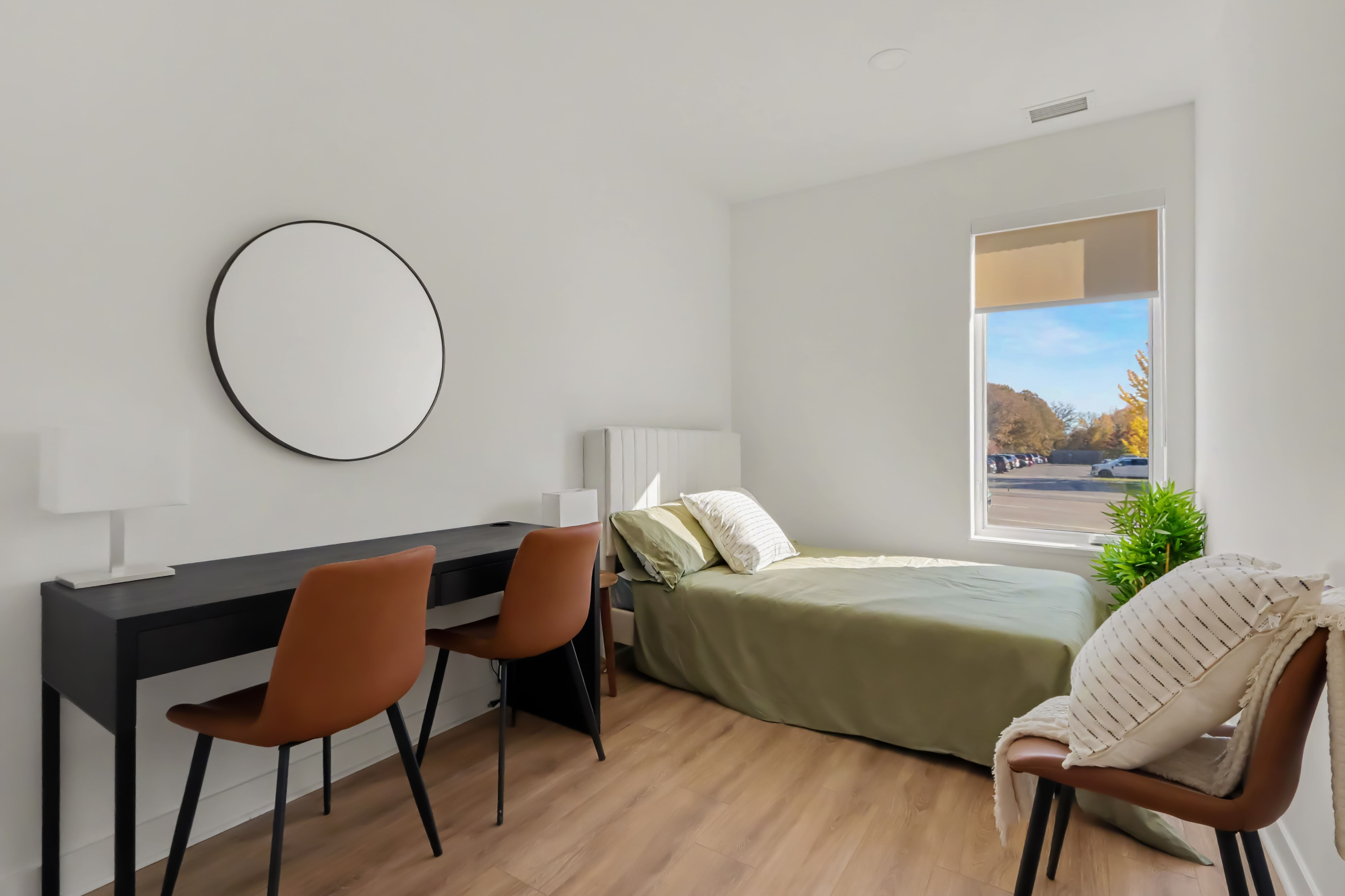 The Grove - Cozy Bedroom