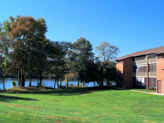 Community Children\'s Playground | Apartment Homes in Dover, DE | Lake Club Apartments