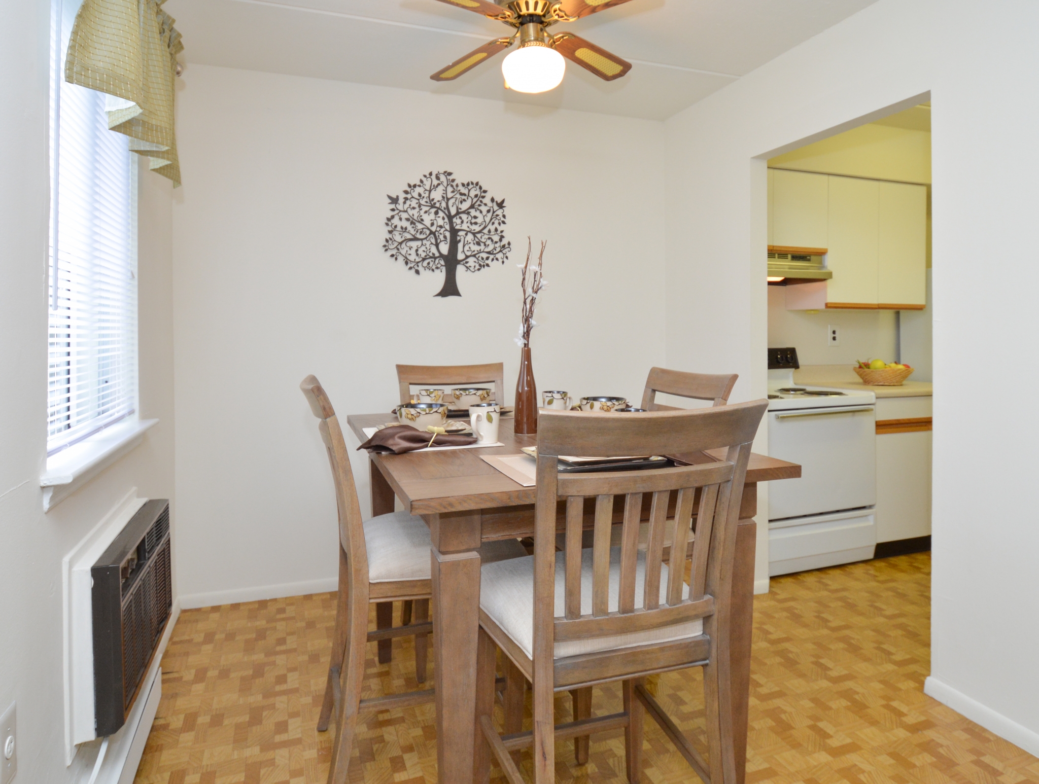 Norwood House Sample Dining Room with Table and Chairs | Apartments In Downingtown