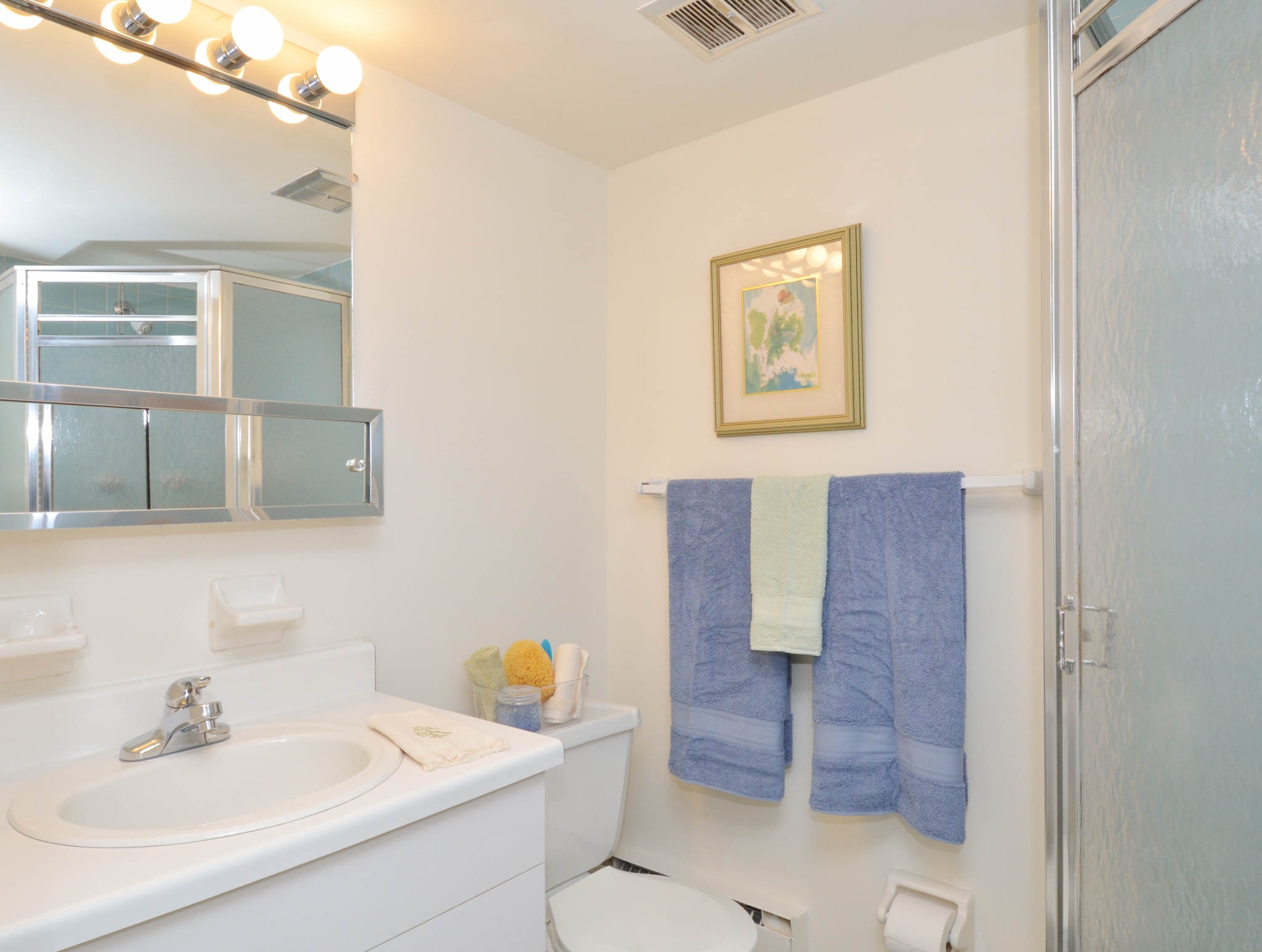 Norwood House Sample Bathroom with with White Vanity | Apartments In Downingtown