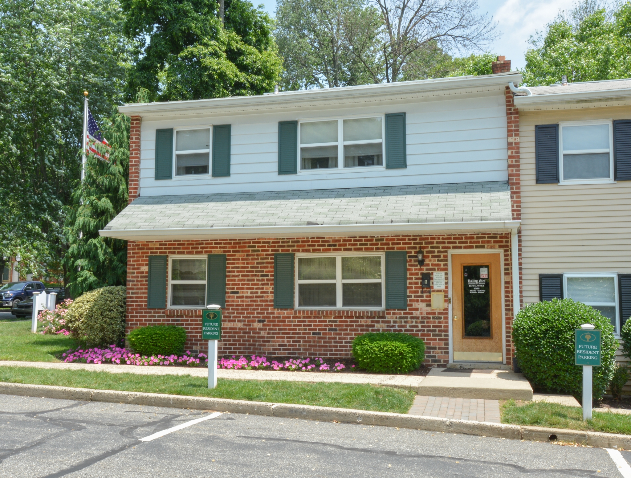 Friendly Office Staff | 1 Bedroom Apartments In Boothwyn PA | Rolling Glen Townhomes and Apartments