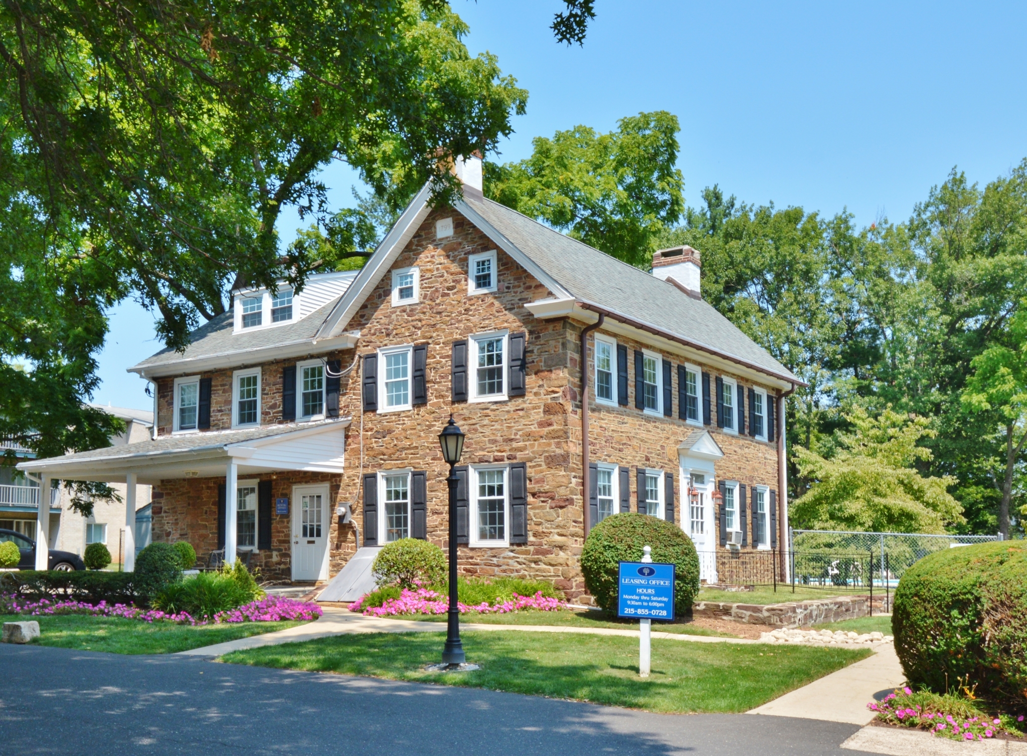 Friendly Office Staff | Lansdale PA Apartments For Rent | Valley Stream Apartments