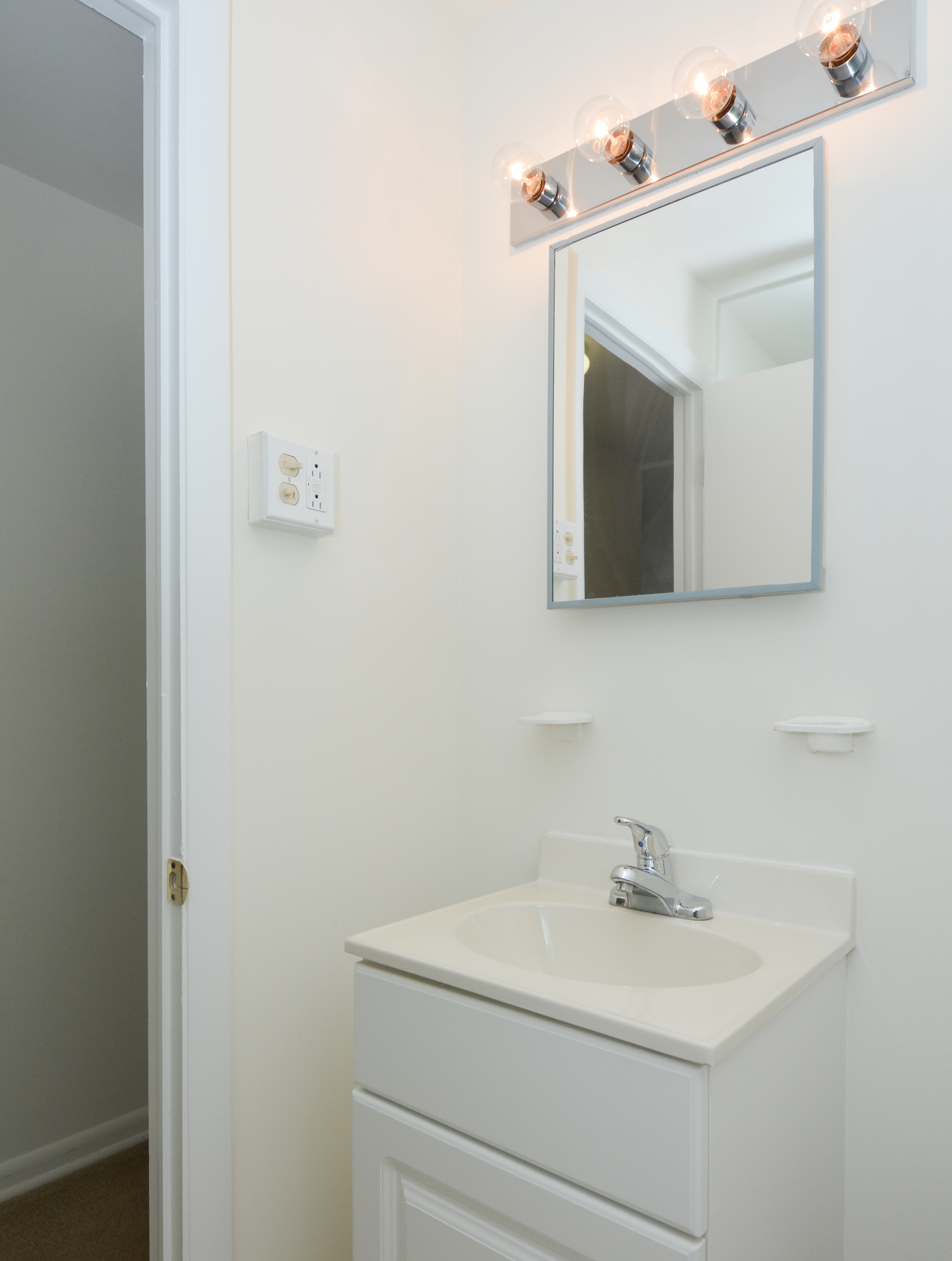 Boothwyn Court Sample Bathroom with White Cabinets | Apartments in Garnet Valley, PA