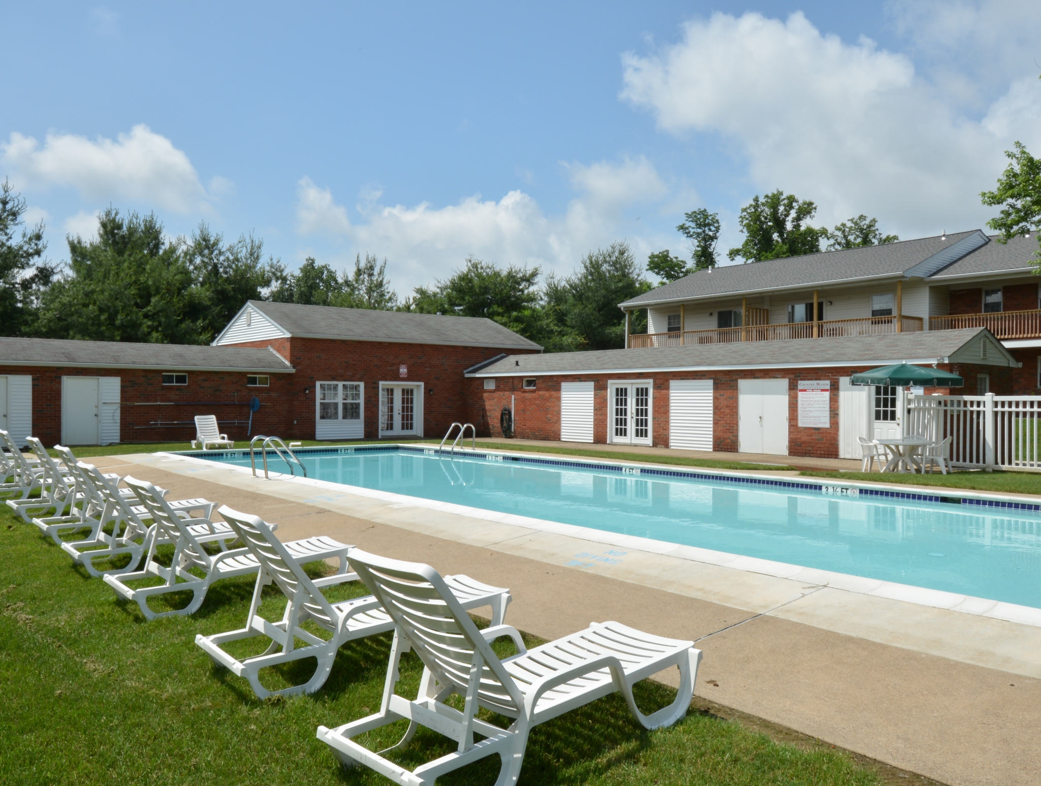 Swimming Pool | Apartment Homes in Levittown, PA | Country Manor Apartments