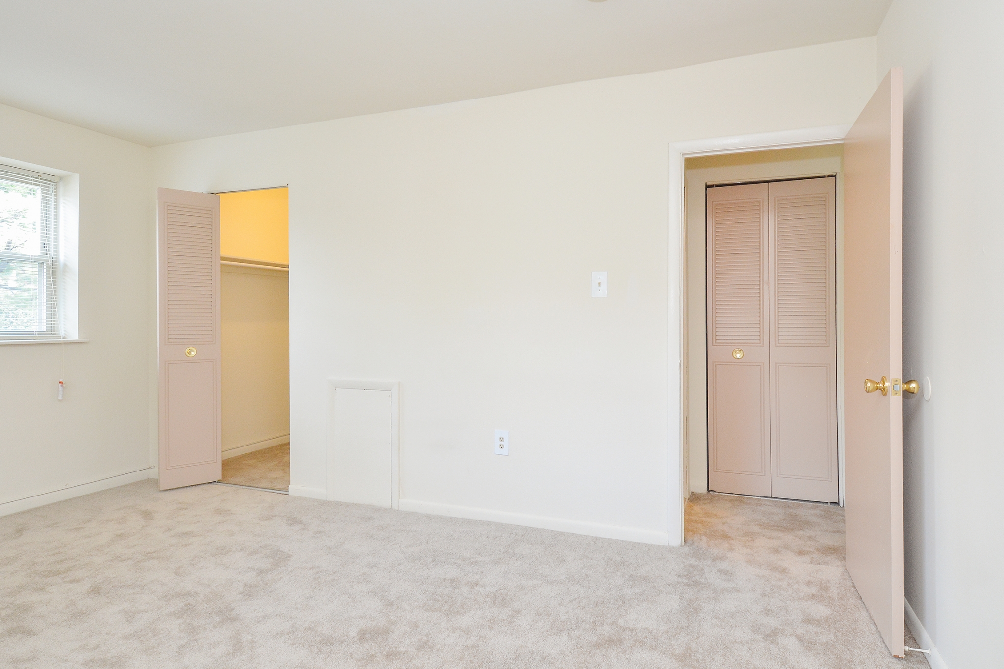 Newport Village Sample Bedroom with Closet Space | Levittown PA Apartments