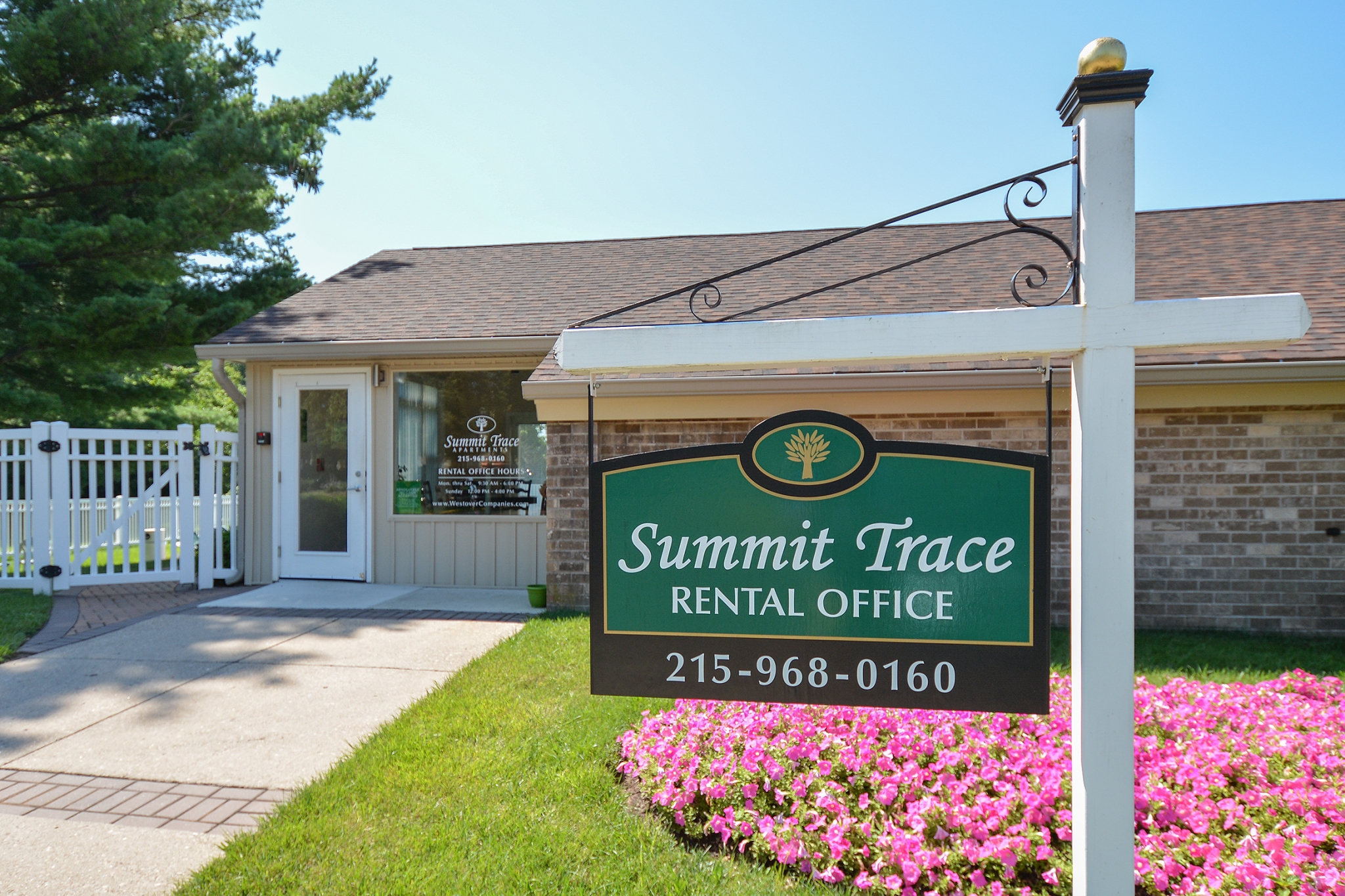 Friendly Office Staff | Apartments For Rent Near Neshaminy PA | Summit Trace Apartments