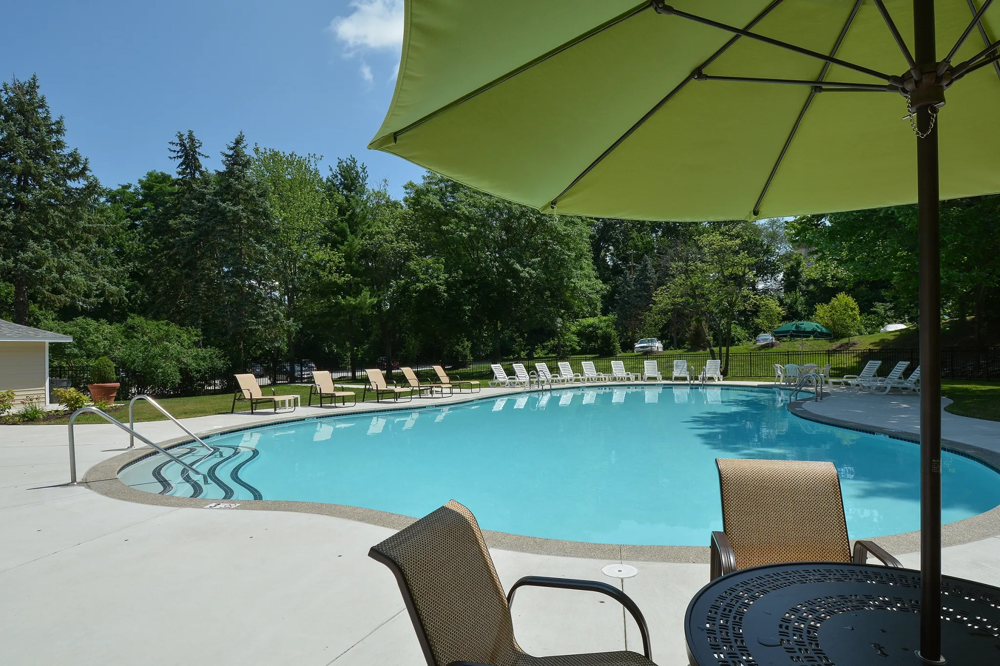 The Lafayette at Valley Forge Swimming Pool with Green Umbrella | King of Prussia Apartment Rentals
