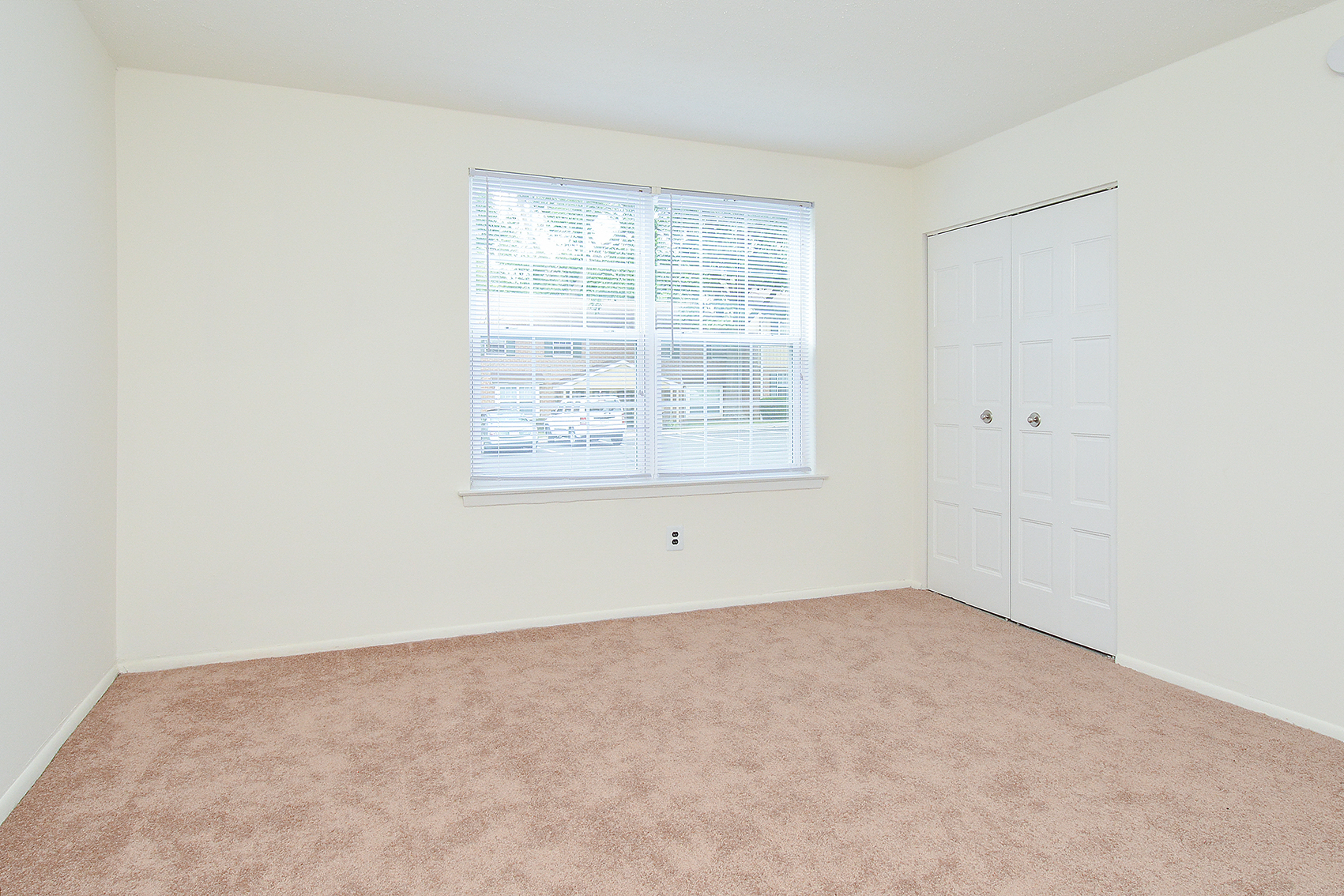 Spacious Master Bedroom | Apartments Homes for rent in Willow Grove, PA | Willow Run Apartments
