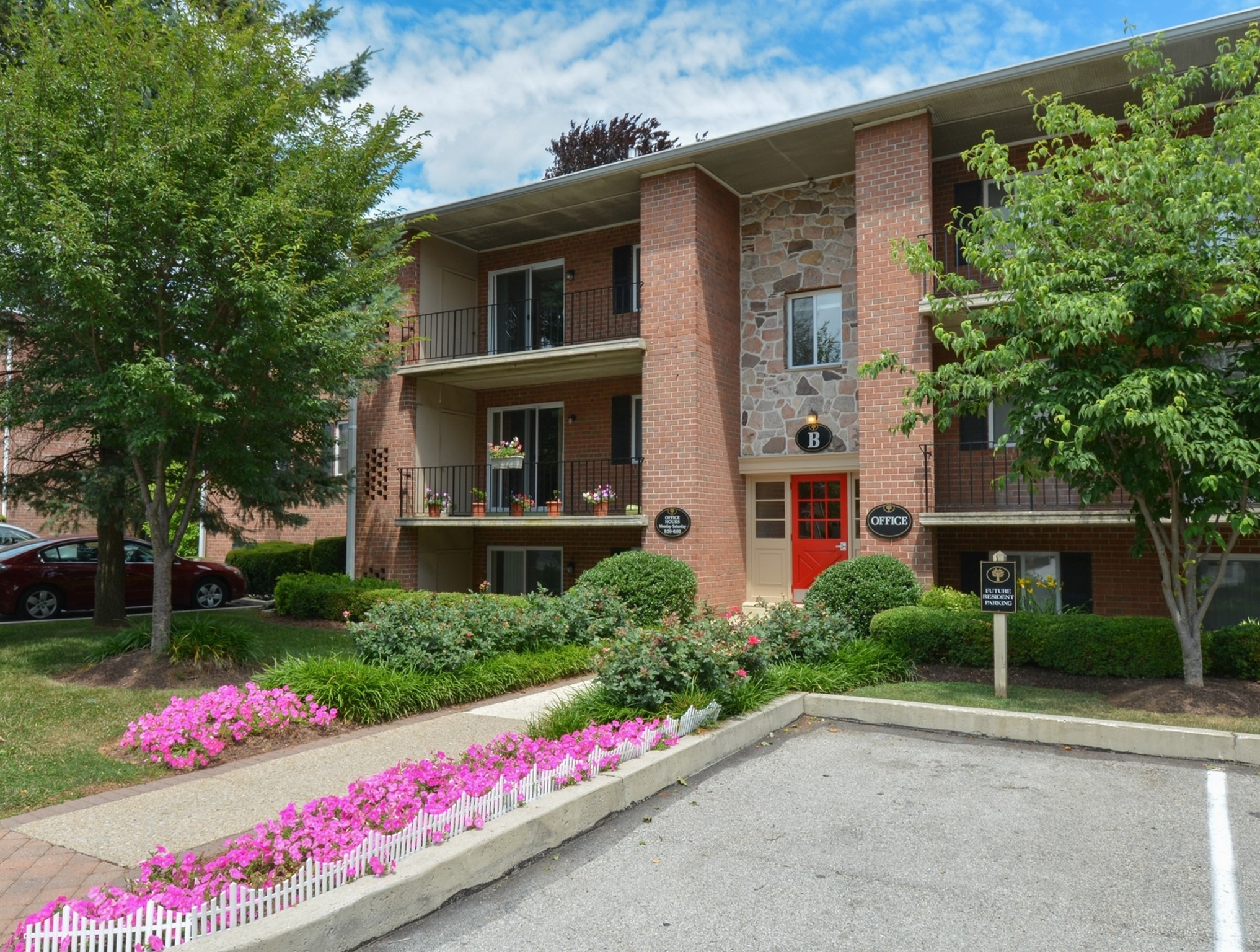 Paoli Place Leasing and Management Office | Paoli PA Apartments