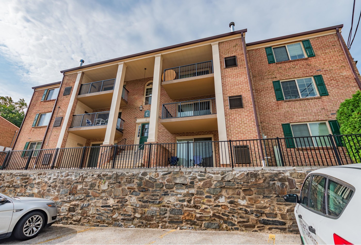 Pet Friendly Apartments In Lansdowne Pa | Hillcrest Apartments