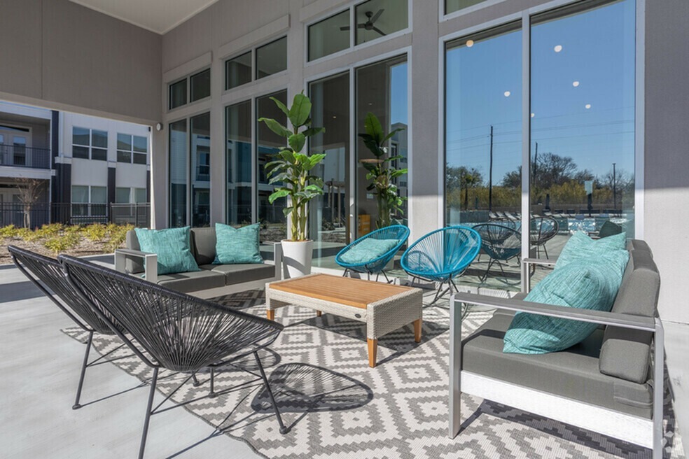 Baytown, Texas Apartments Gallery The Vic at Southwinds