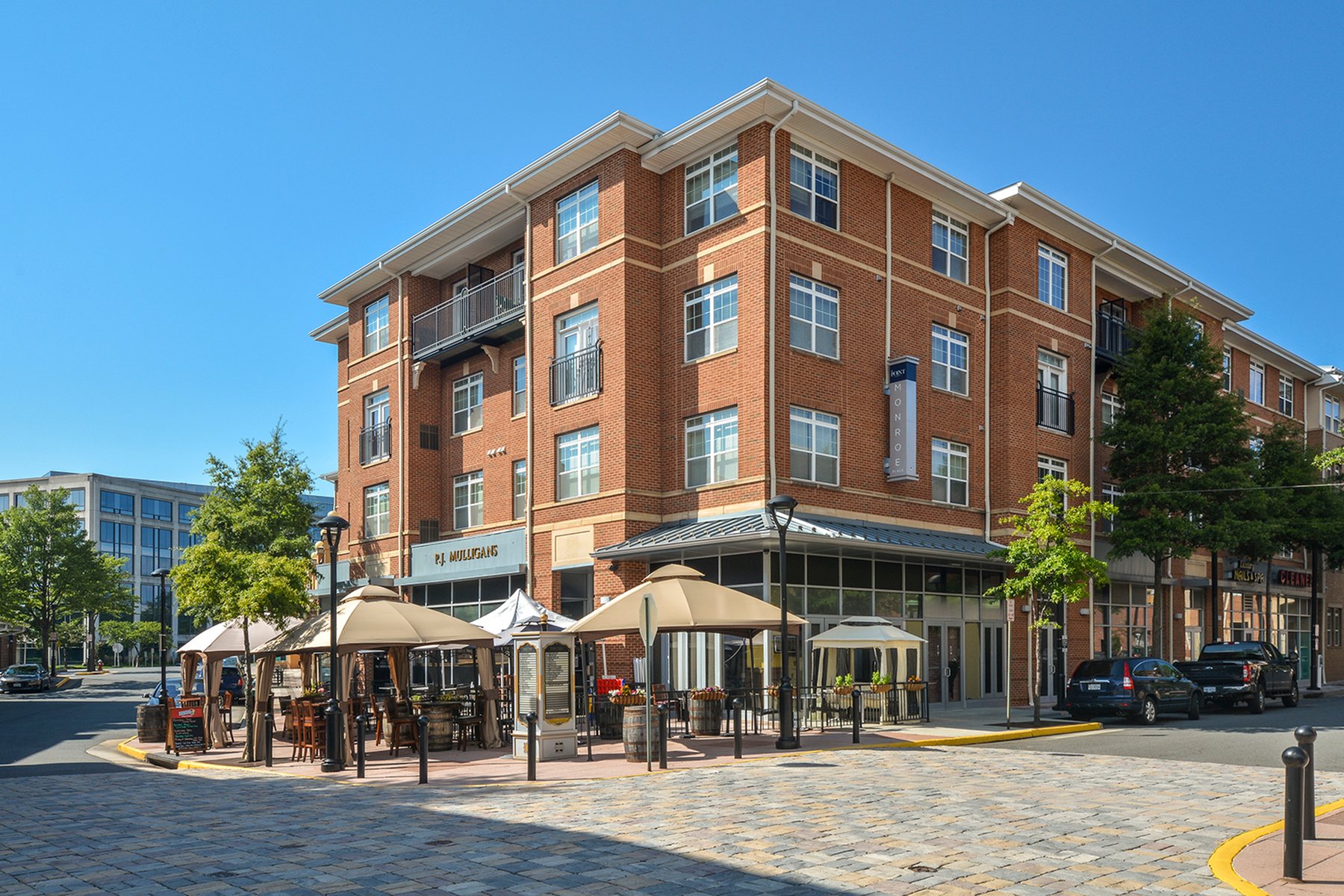 Luxury Apartments in Herndon VA The Point at Monroe Place