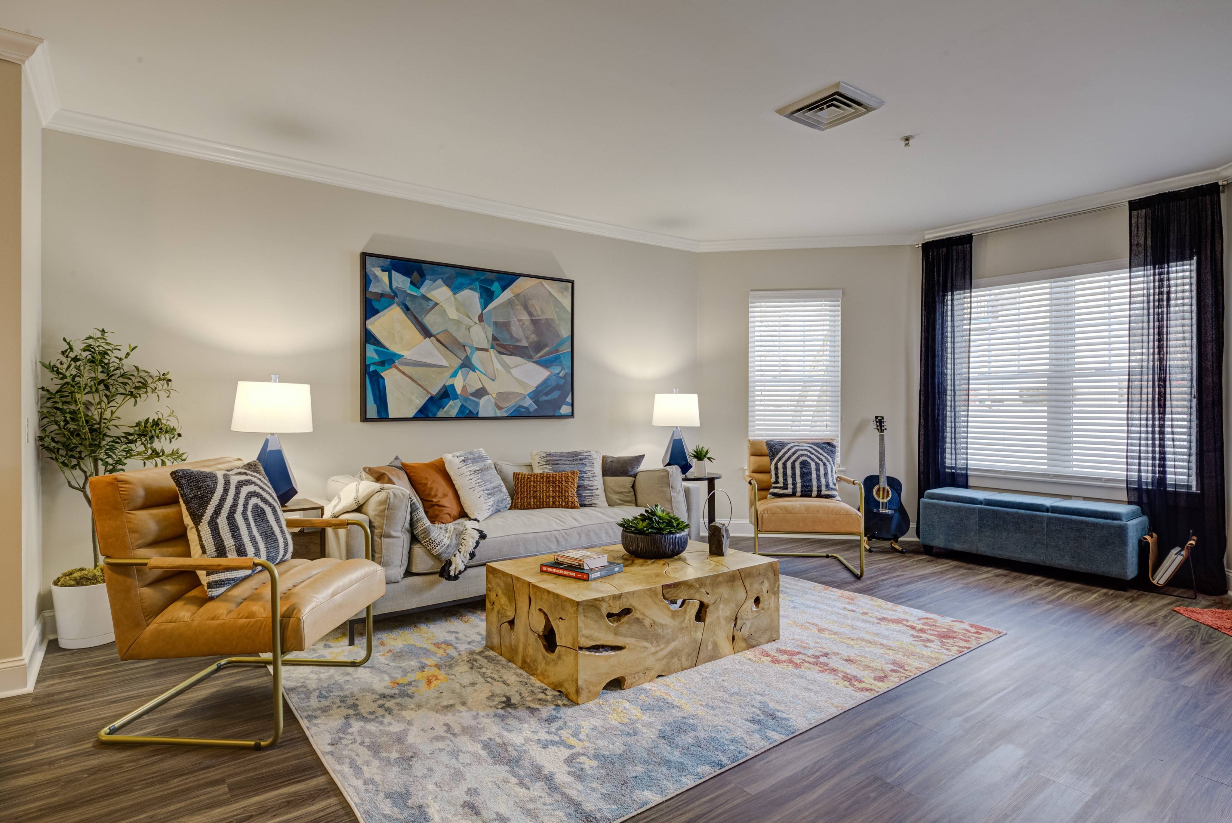 Spacious Livingroom