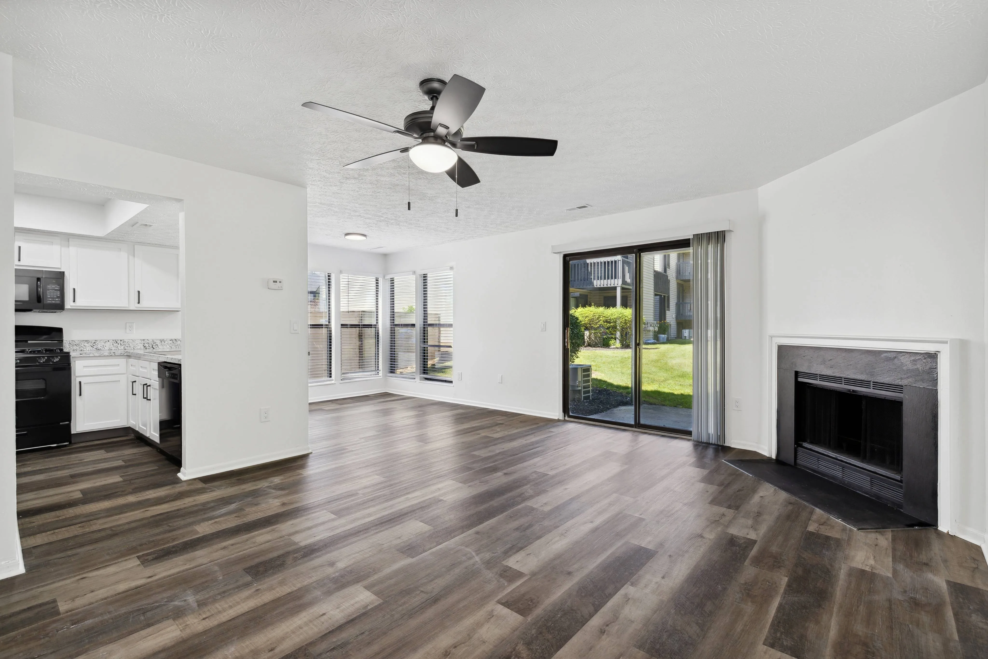 Highland Park Spacious Living Area