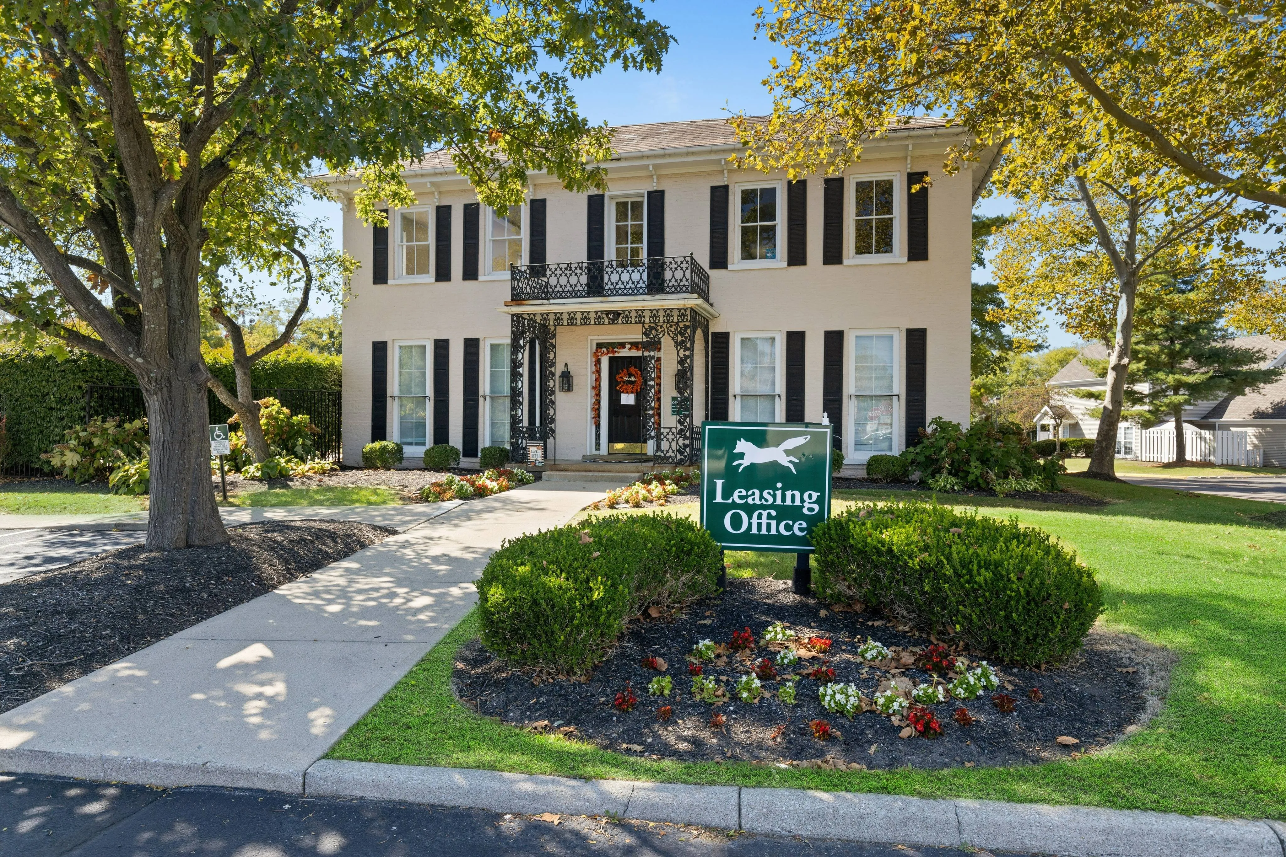 Leasing Office | The Residence at Turnberry | Columbus Apartments