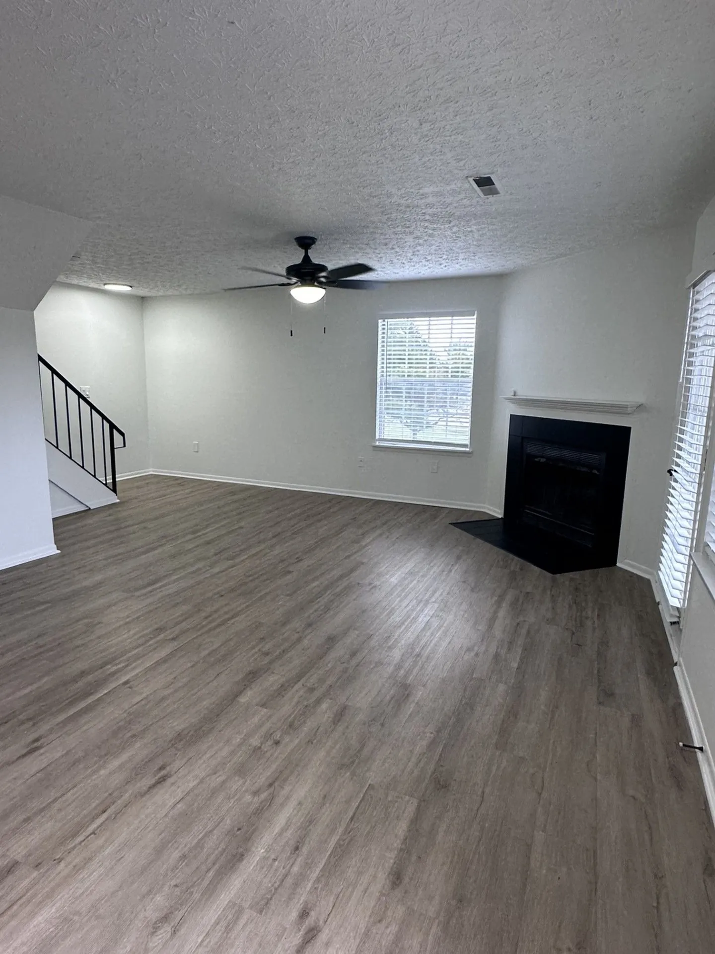 Hickory Creek Apartments | Columbus, OH | Living Room w/ Fireplace
