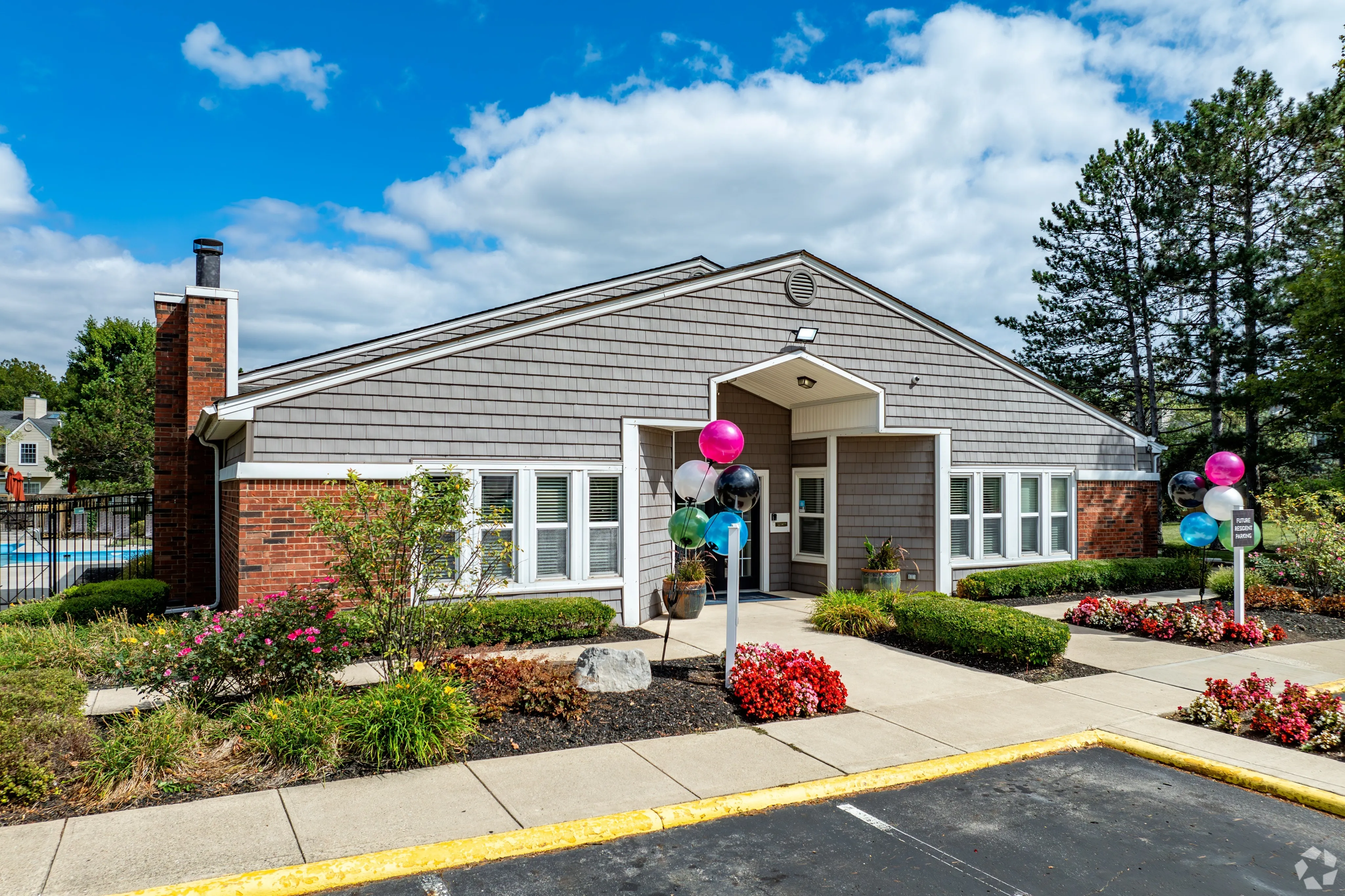 Hickory Creek Apartments | Columbus, OH | Leasing Office