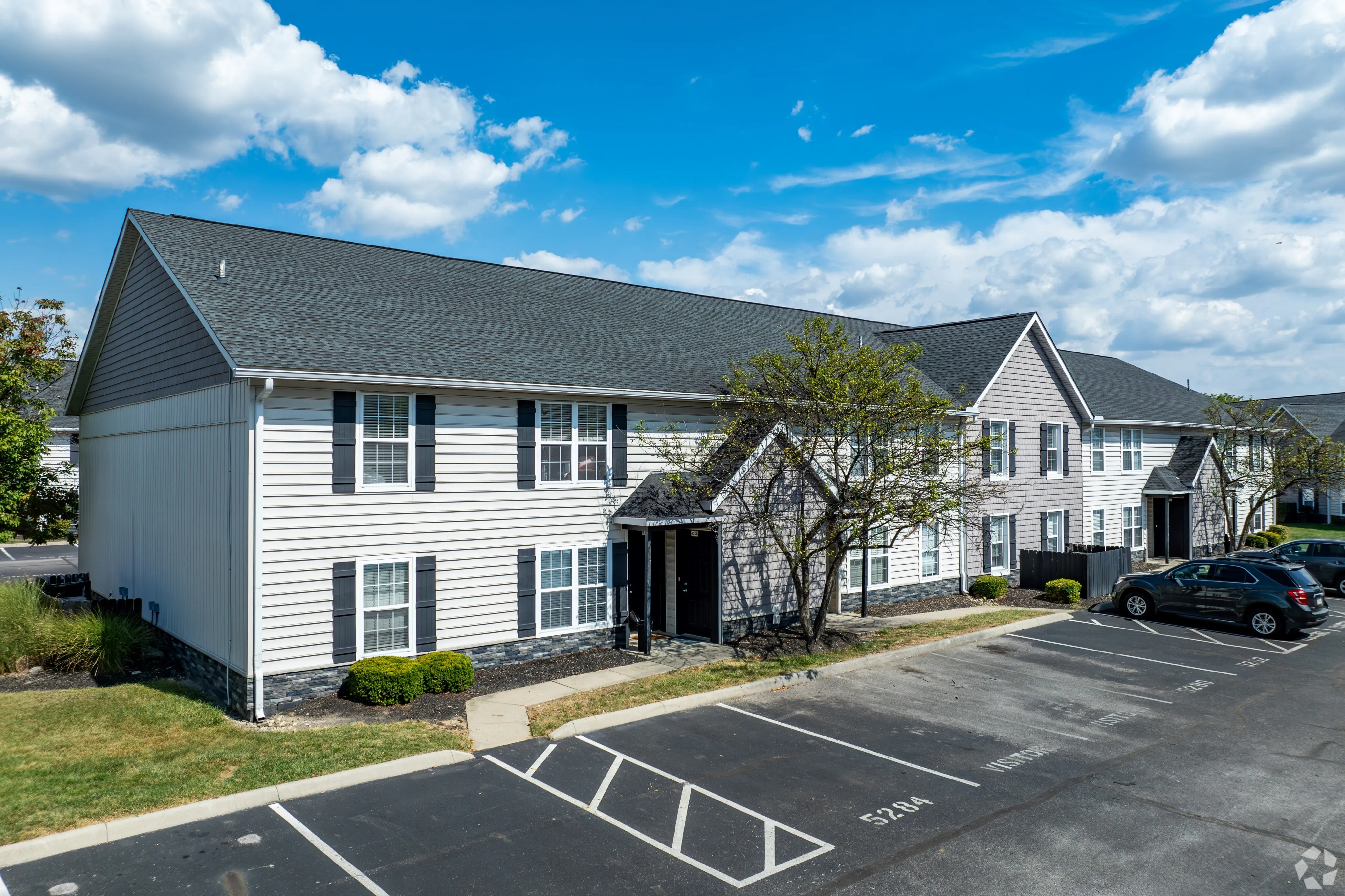 Hilliard Station | Hilliard, OH | Exterior w/ Parking
