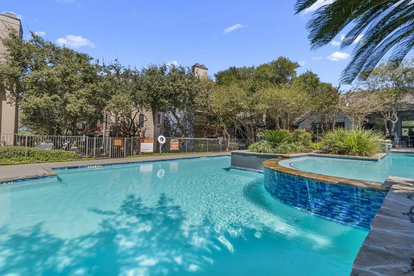 Renata on Fredericksburg | San Antonio, TX | Resort-Style Pool w/ Sundeck & Spa
