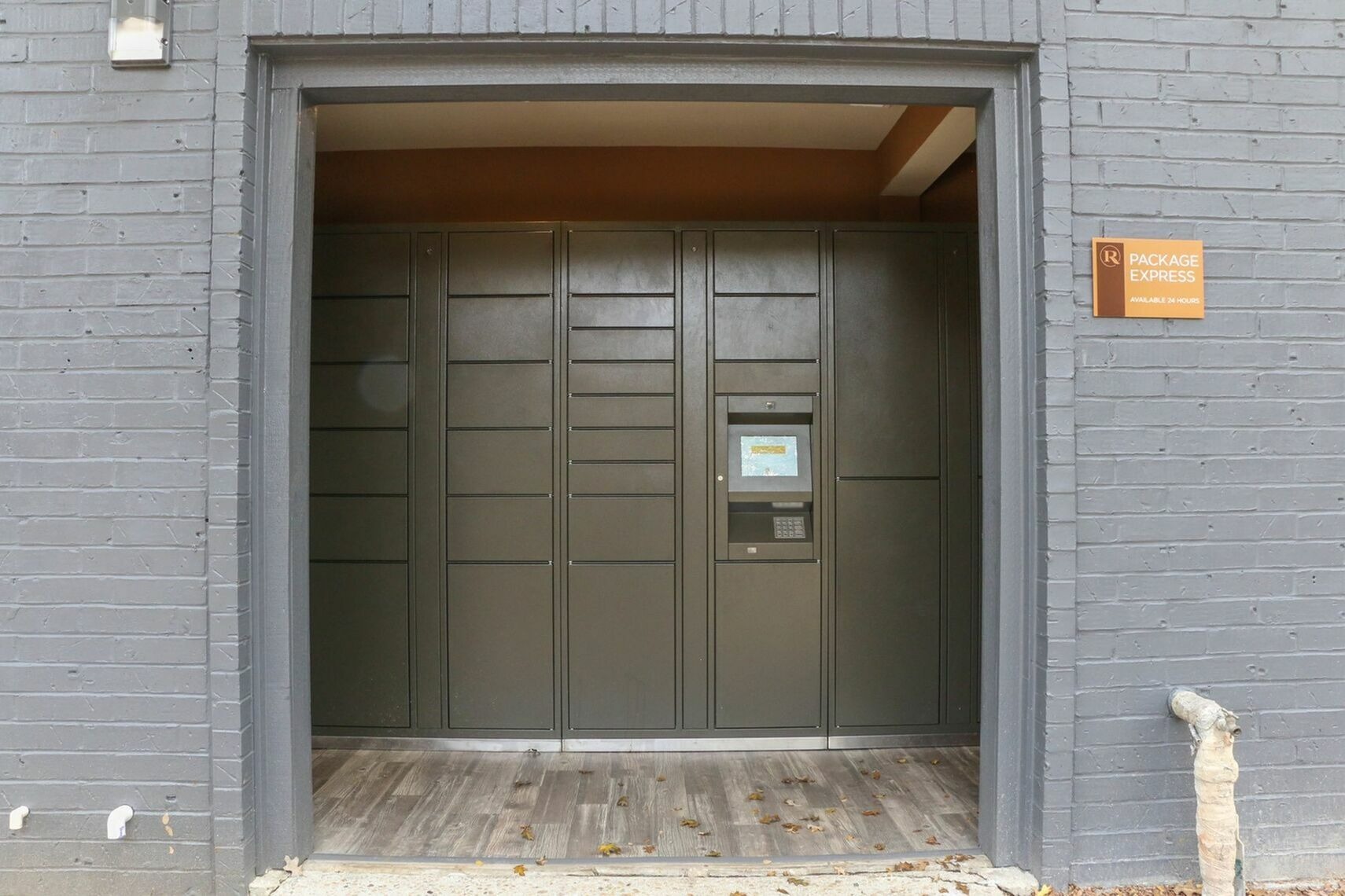 Renata on Fredericksburg | San Antonio, TX | Secure Package Lockers