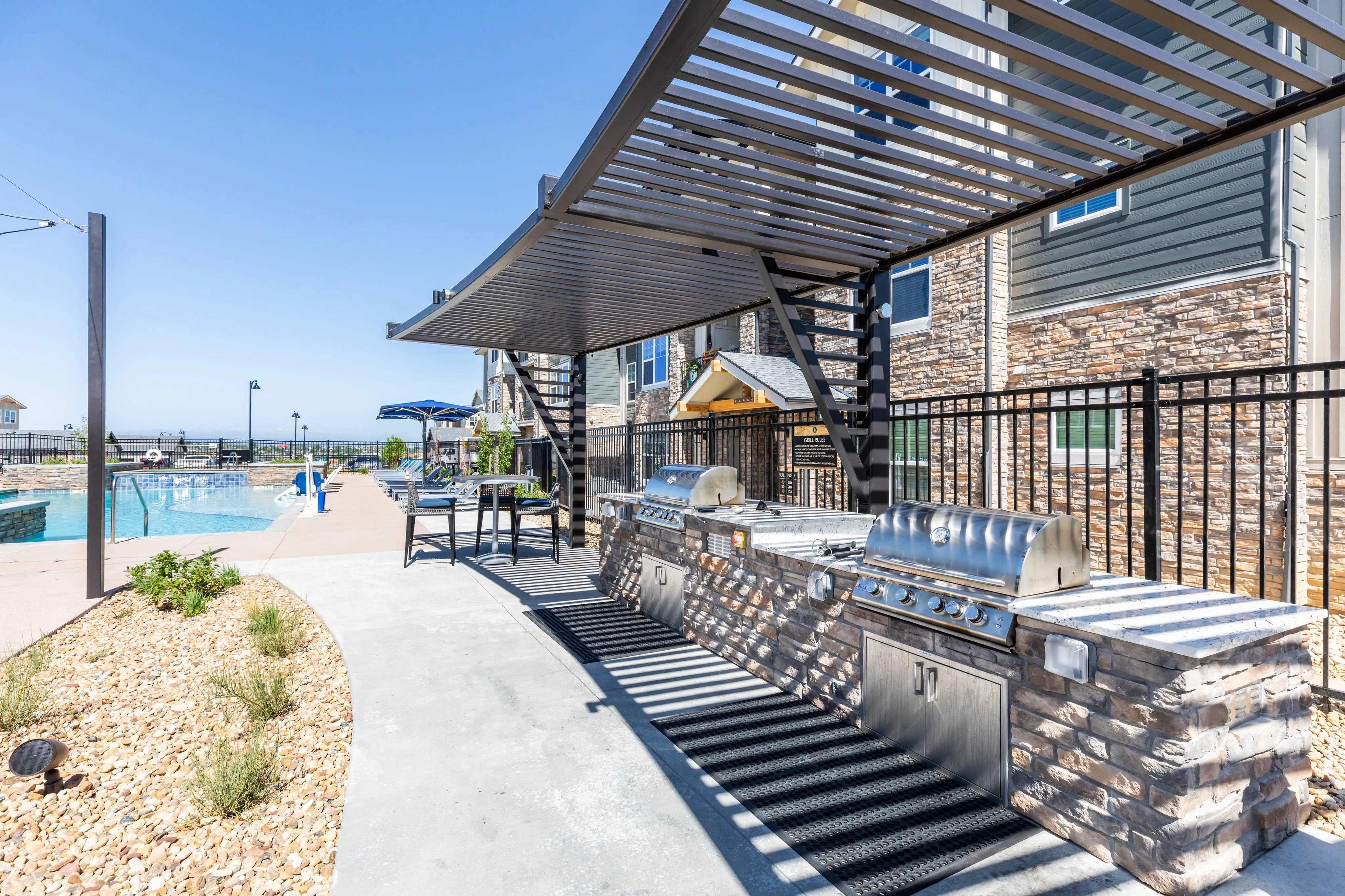 Outdoor Kitchen and barbecue grilling stations