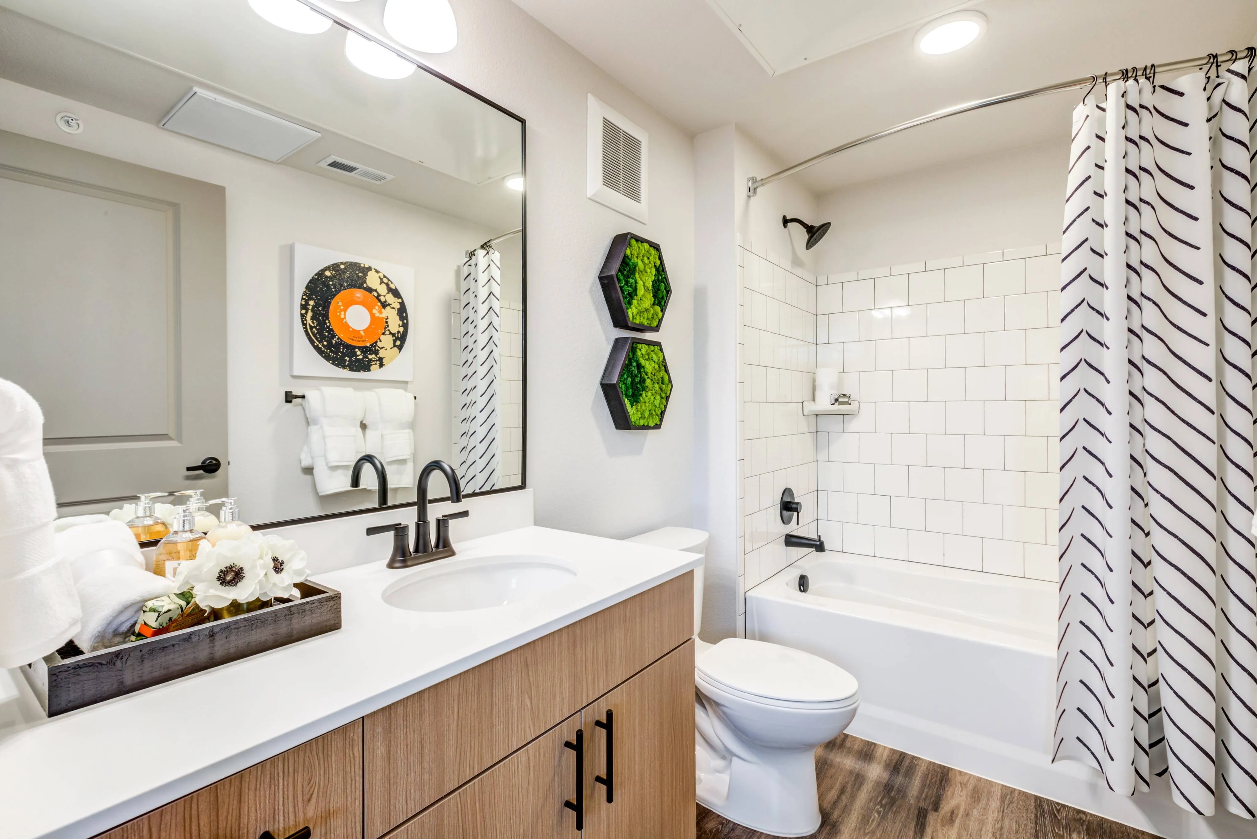 Rain showerheads and bowed shower rods