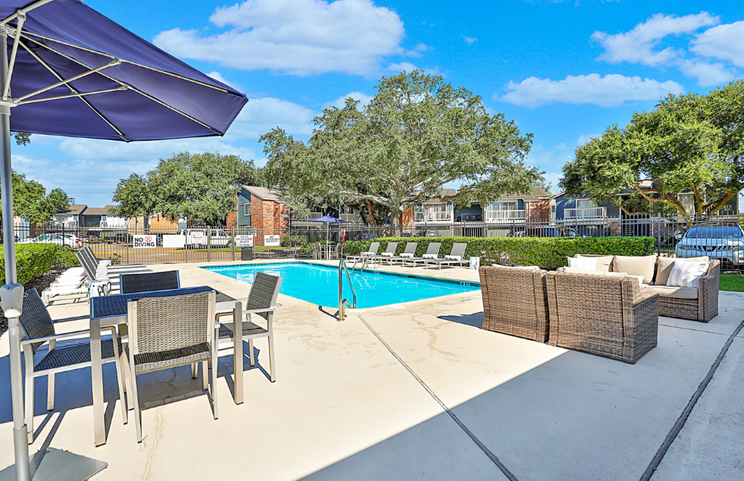 Sparkling Pool - community amenities Barringer Square apartments