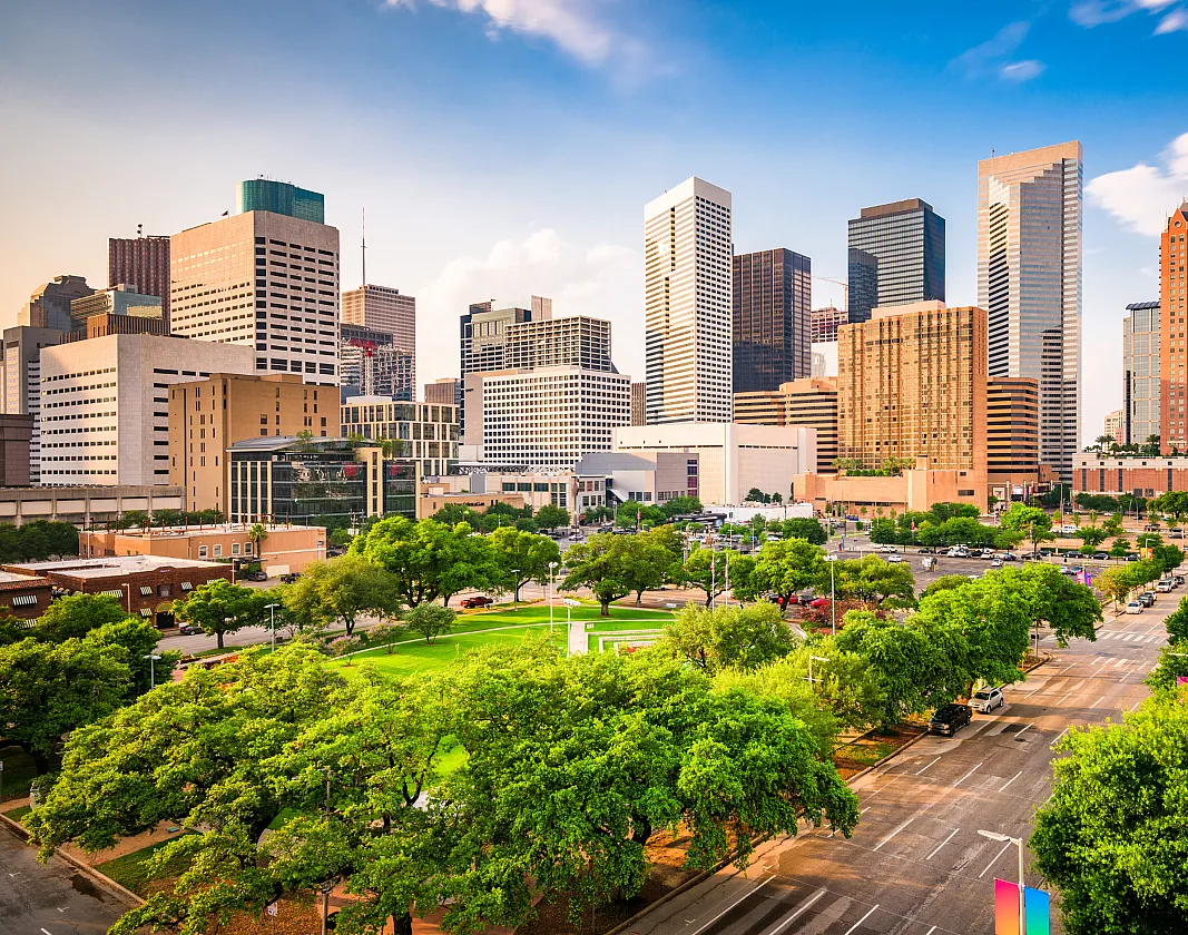 Vibrant urban skyline with modern skyscrapers and lush green park, perfect for a dynamic city lifestyle.