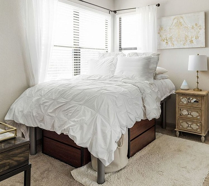 Eclipse on Madison - Cozy Bedroom